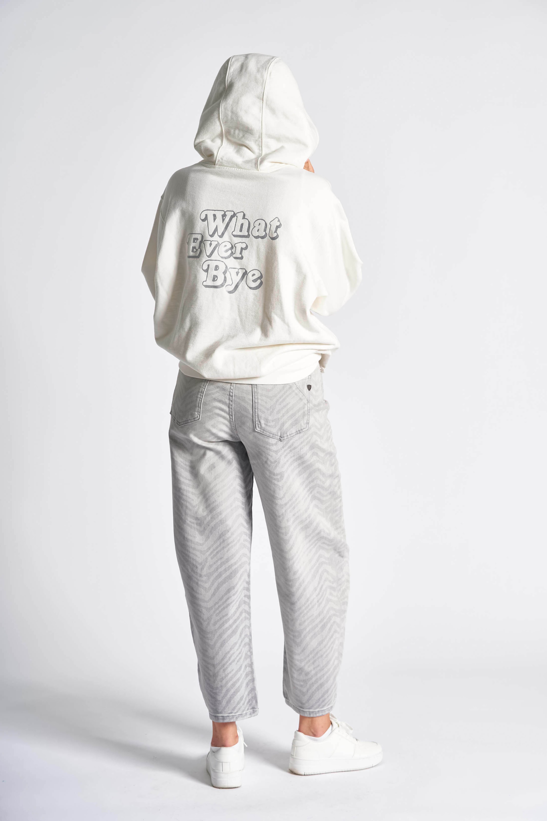Zhrill Kapuzensweatshirt »ILLI«, mit Herz-Print und Kängurutasche