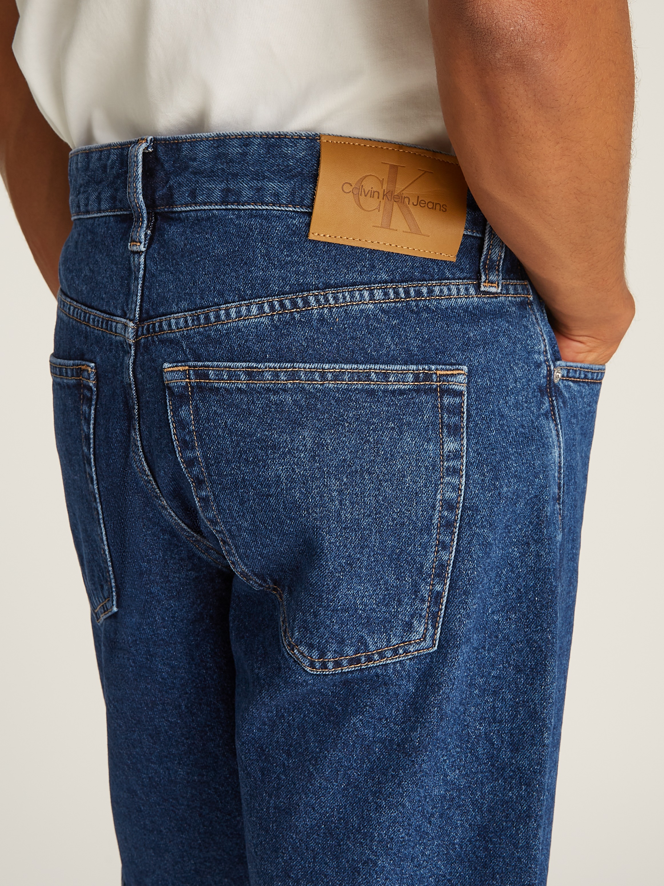 Calvin Klein Jeans Shorts »REGULAR SHORT«, in dunkelblauer Waschung