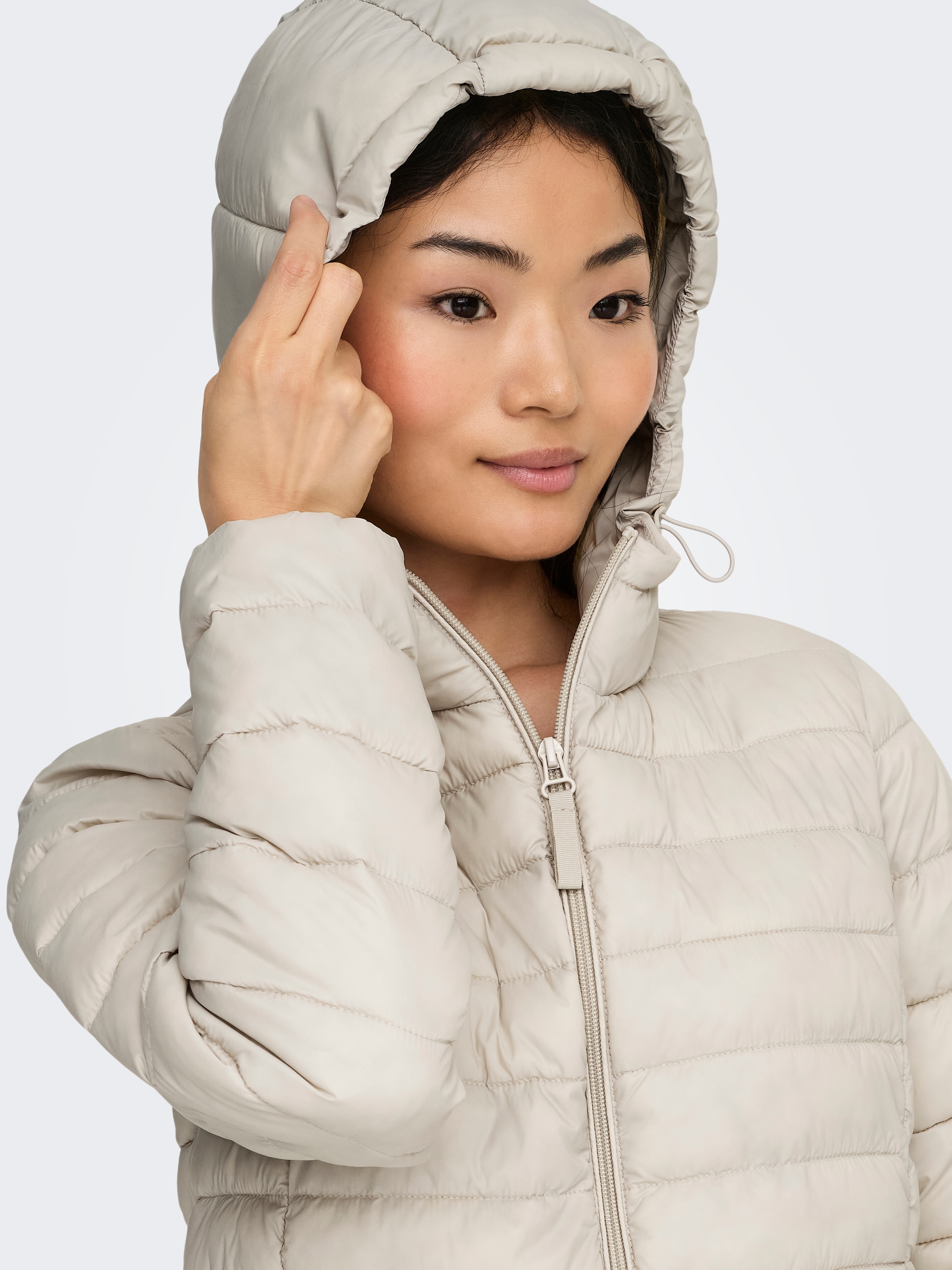 ONLY Steppjacke »ONLTAHIA LW QUILTED HOOD JKT OTW CC OTW« mit Kapuze Kunstfaser