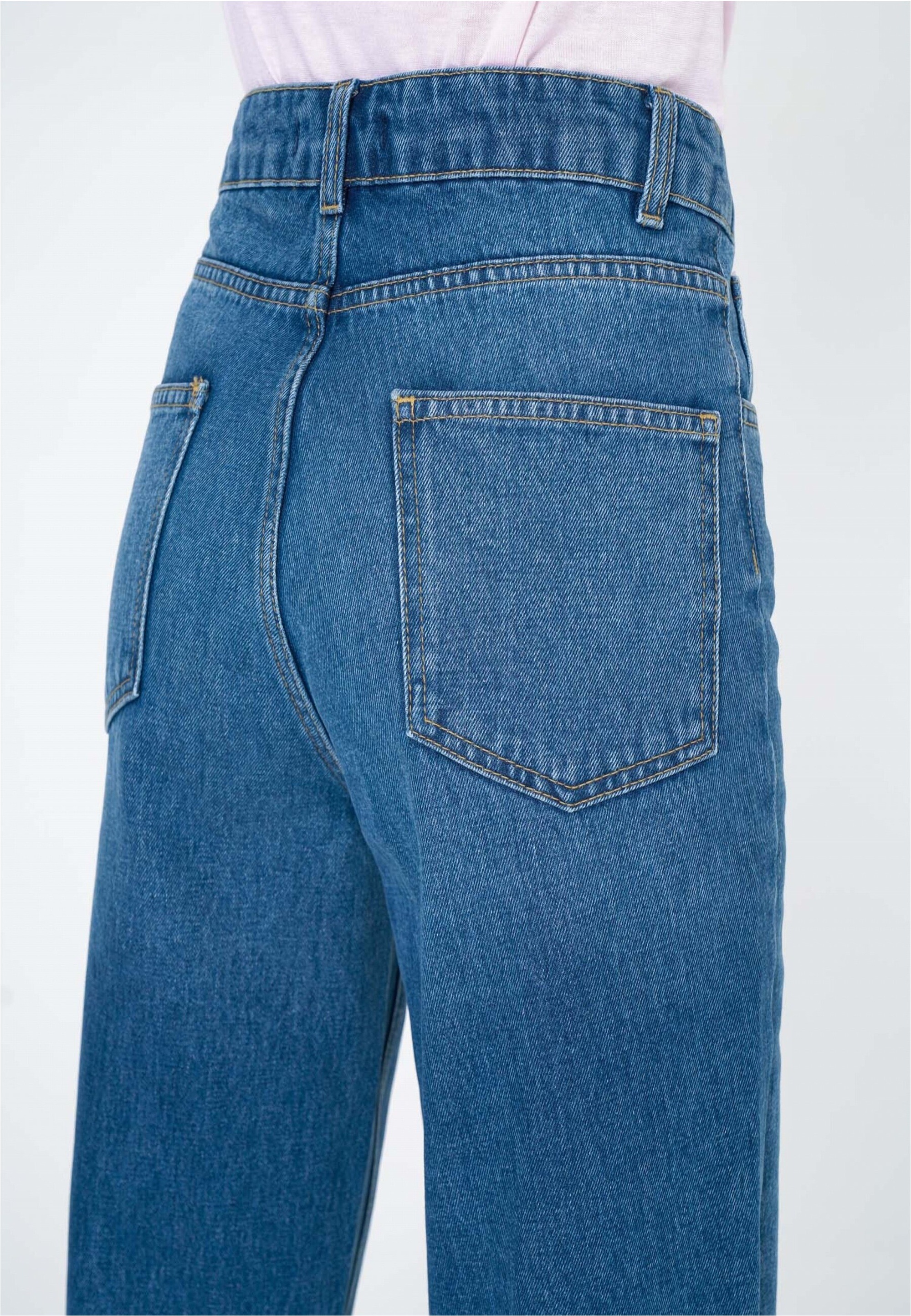 freshlions Bequeme Jeans »Sofia«, mit ausgestelltem Bein