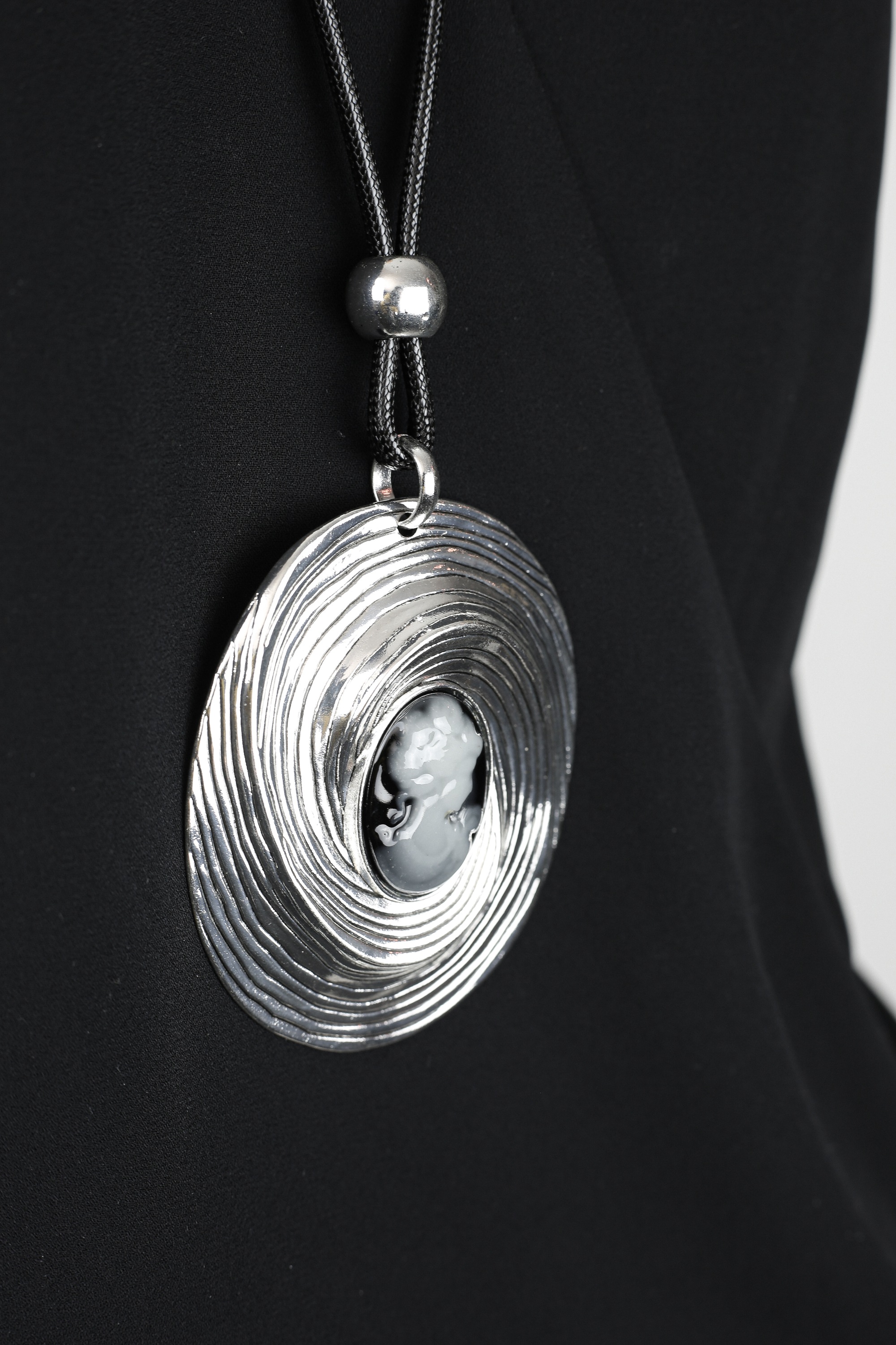 COLLEZIONE ALESSANDRO Lange Kette »Gemme Eleganze«, mit großem Metallanhänger und Gemme