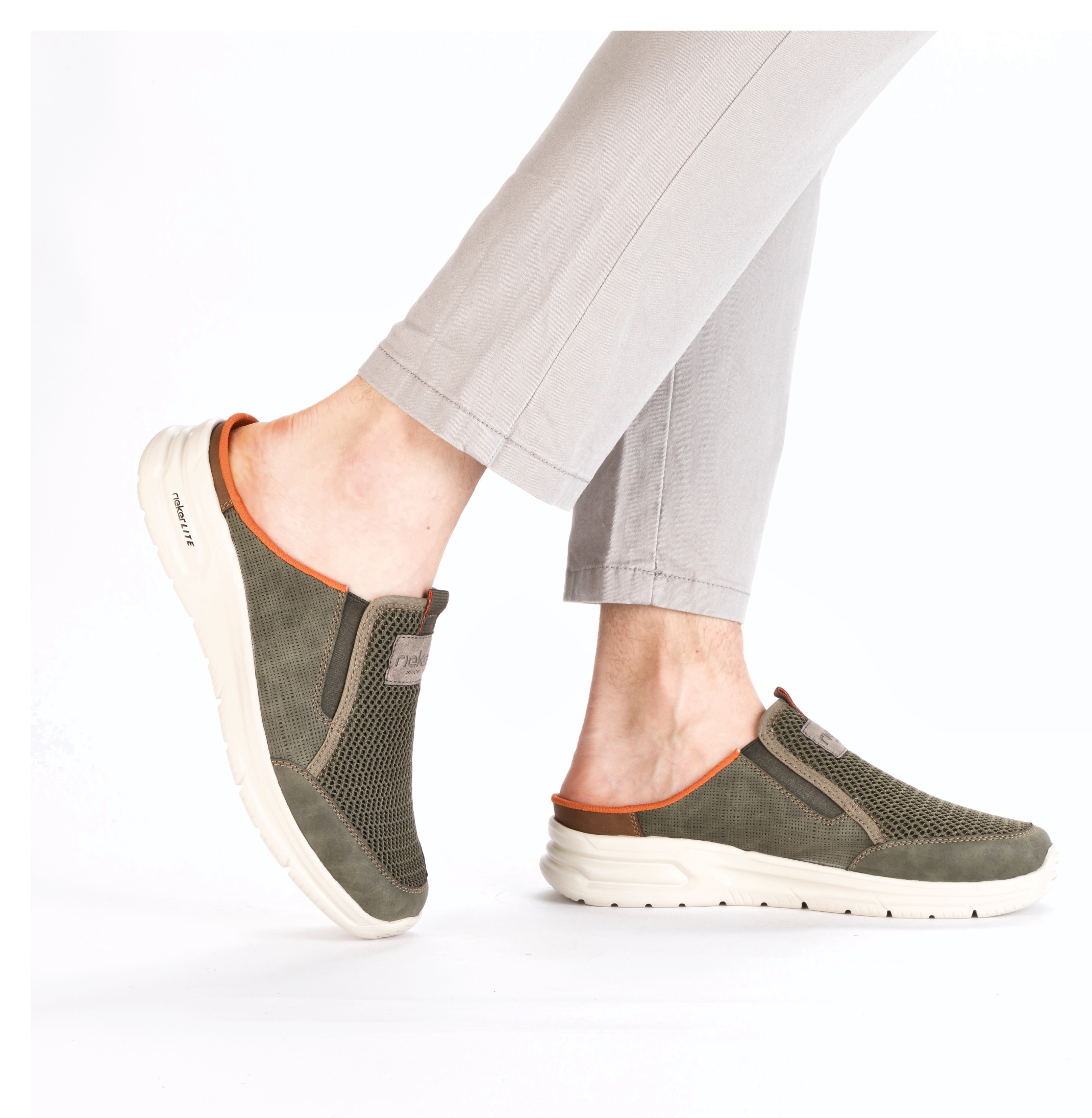 Rieker Clog, Sommerschuh, Hausschuh, Schlupfschuh mit seitlichen Stretcheinsätzen