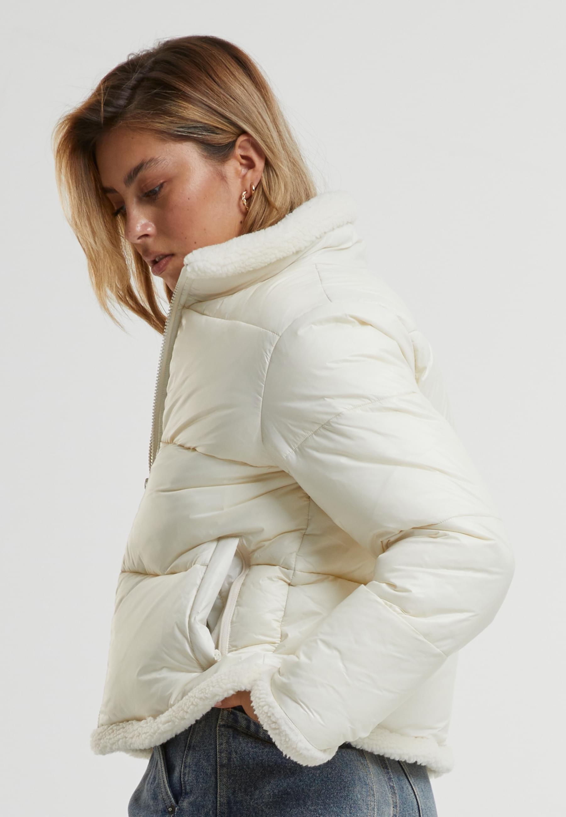 URBAN CLASSICS Allwetterjacke »Urban Classics Ladies Recycled Shiny Puffer Sherpa Jacket«, (1 St.), ohne Kapuze