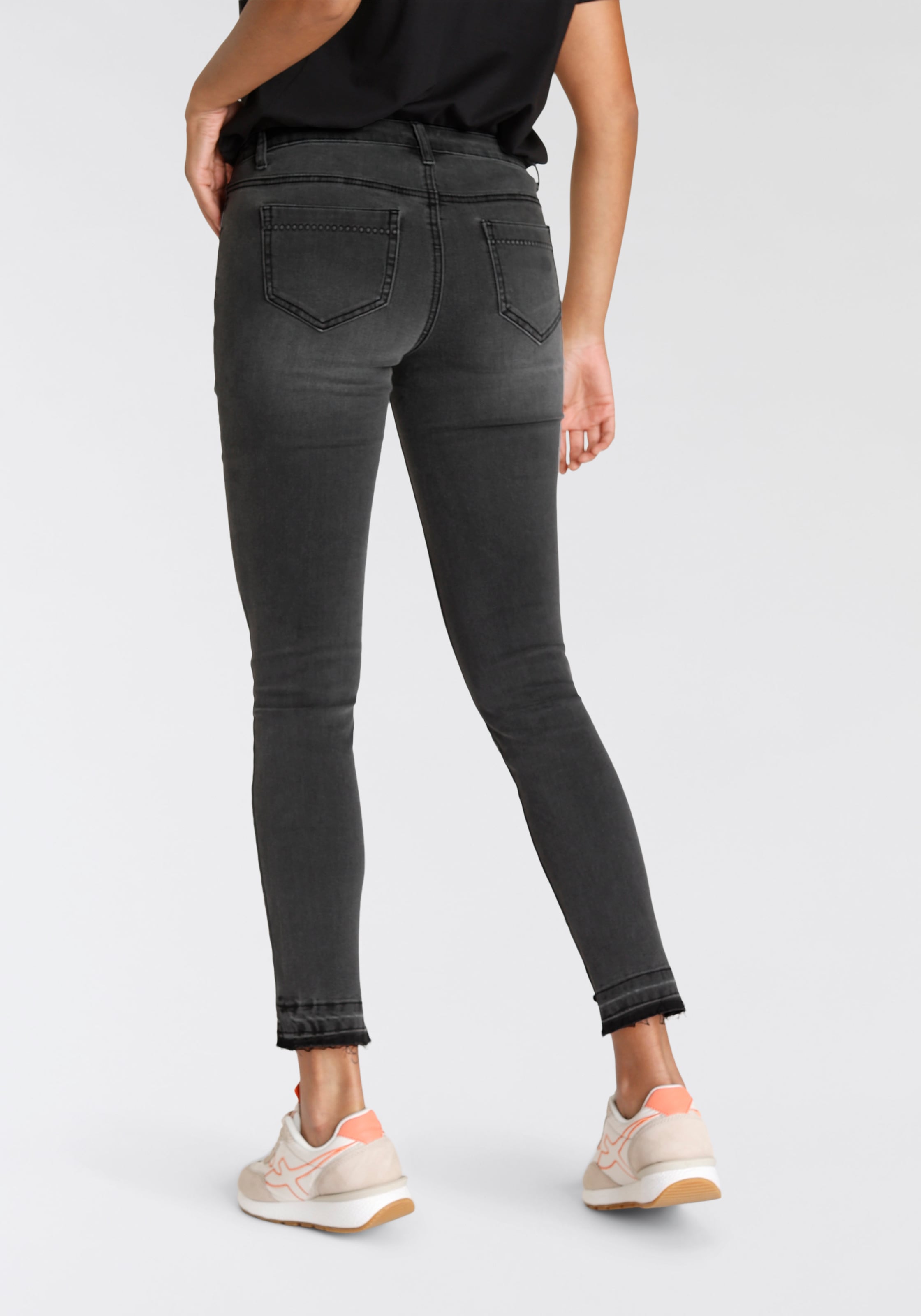 Arizona Skinny-fit-Jeans, Mit Kontrastsaum