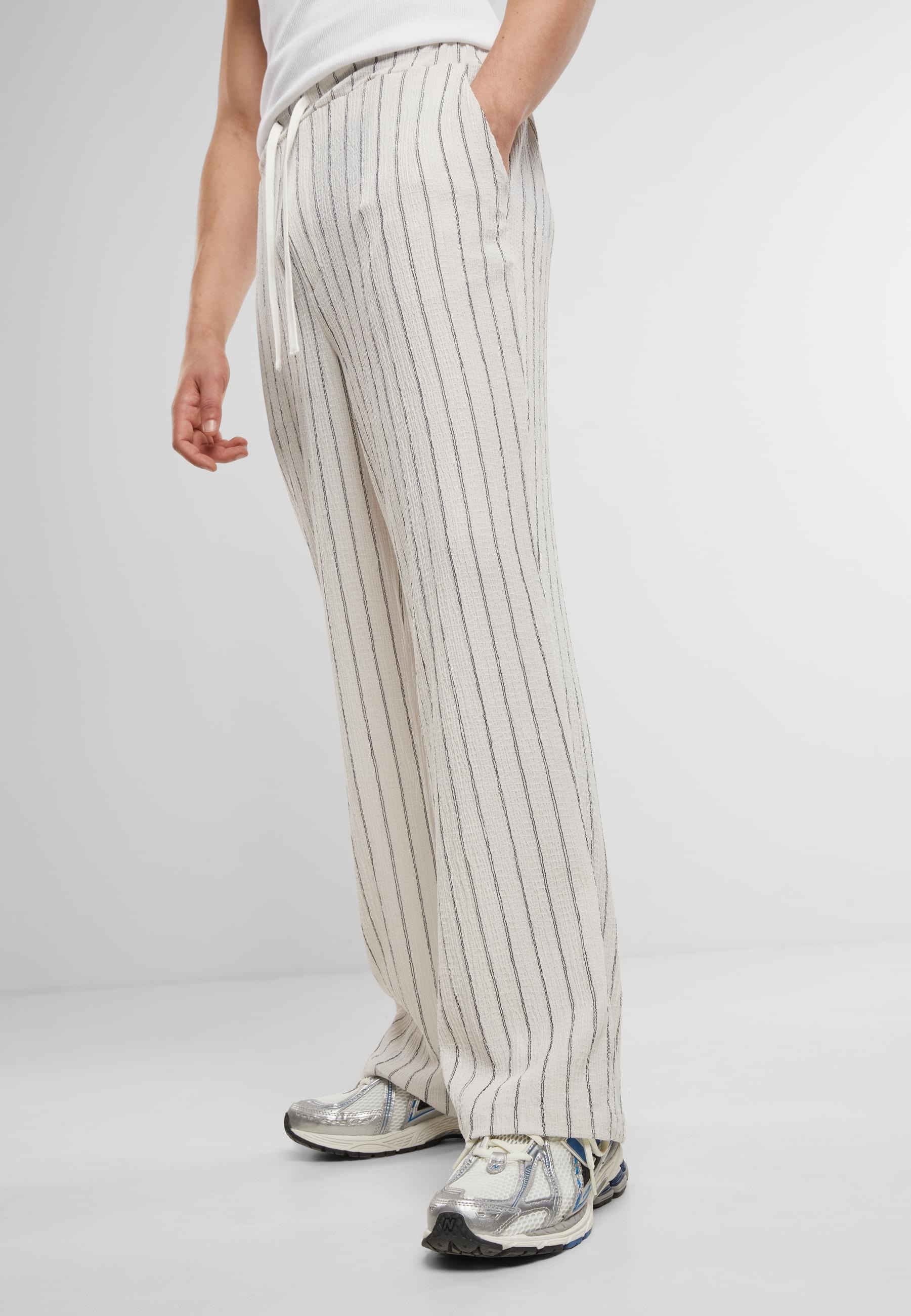 URBAN CLASSICS Stoffhose »Urban Classics Striped Crinkle Resort Pants«, (1 tlg.)