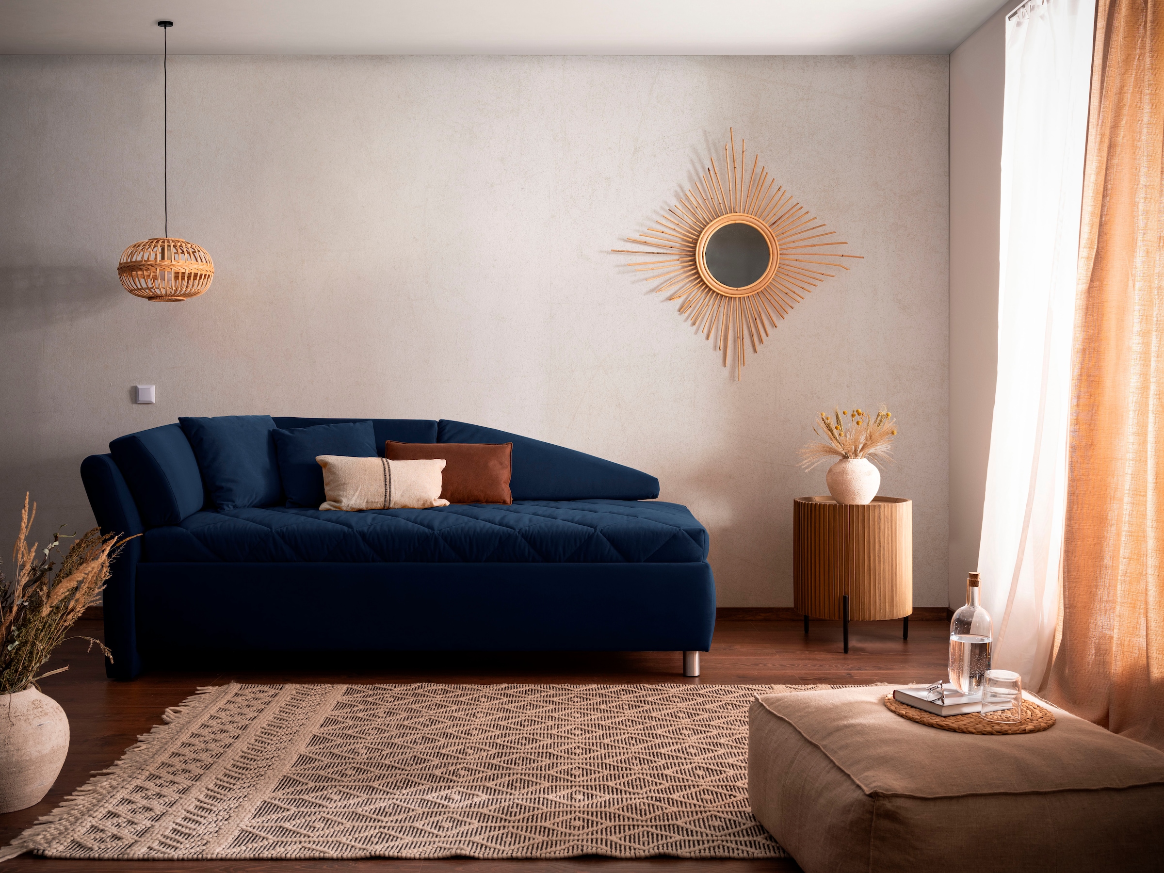 alina Schlafsofa, Bettkasten, Zierkissen-Set aus: 2 Stk. 40x40cm, 1 Stk. 30x30cm