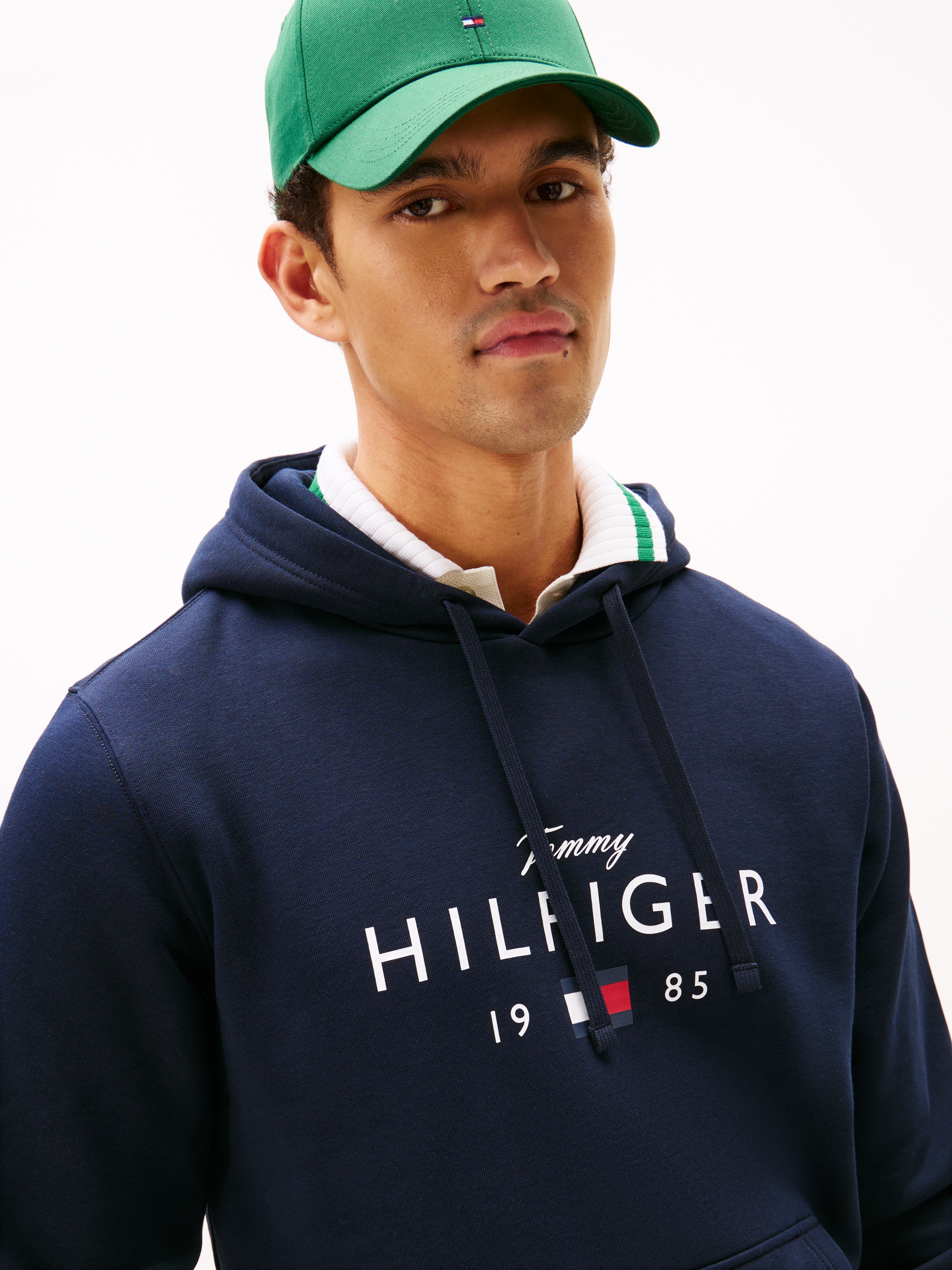 Tommy Hilfiger Hoodie »BRAND LOVE BIG HILFIGER«, mit Logo-Grafik, normale Passform
