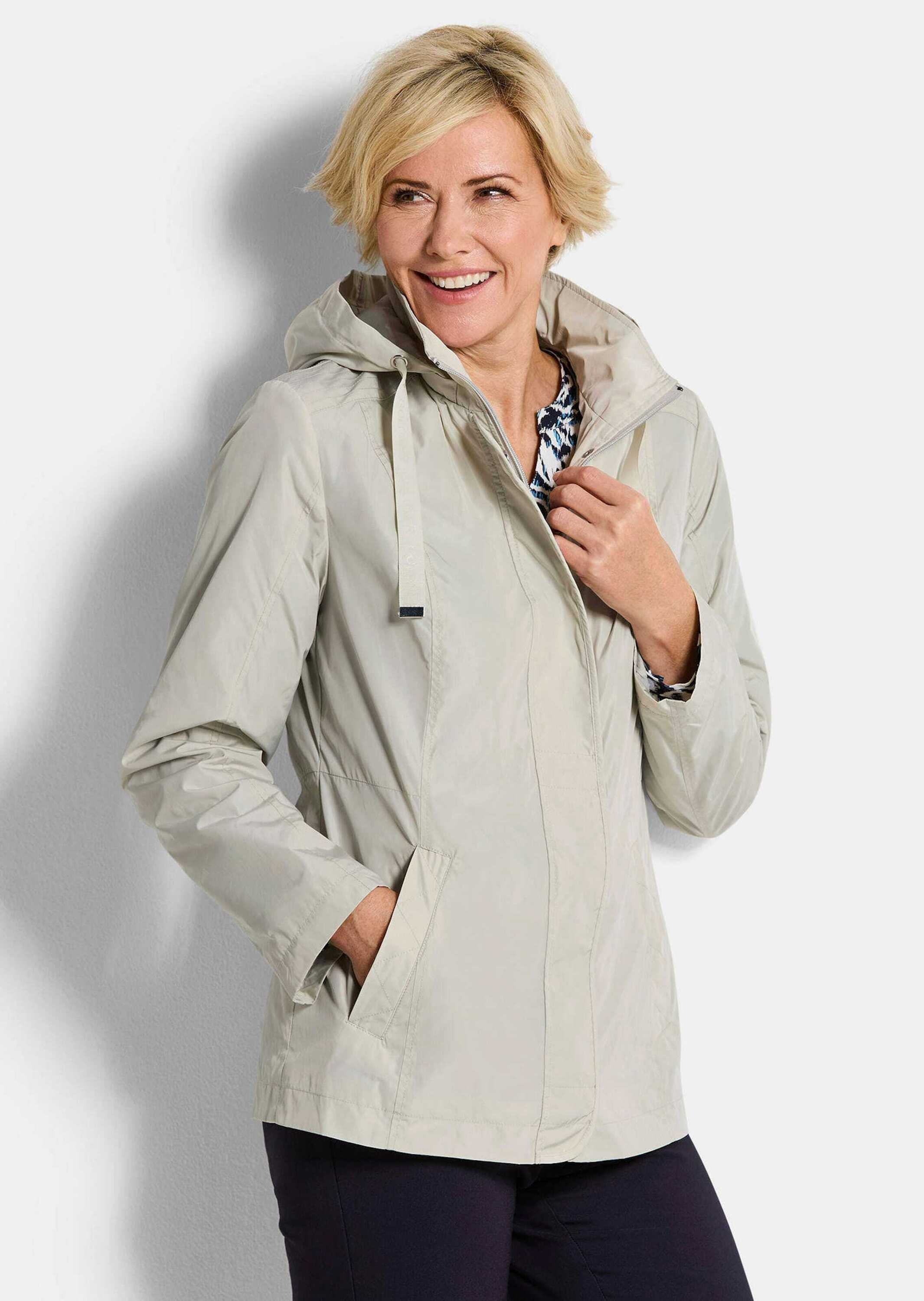 Goldner Short Size Outdoor Jacket with Hood Beige 23 2