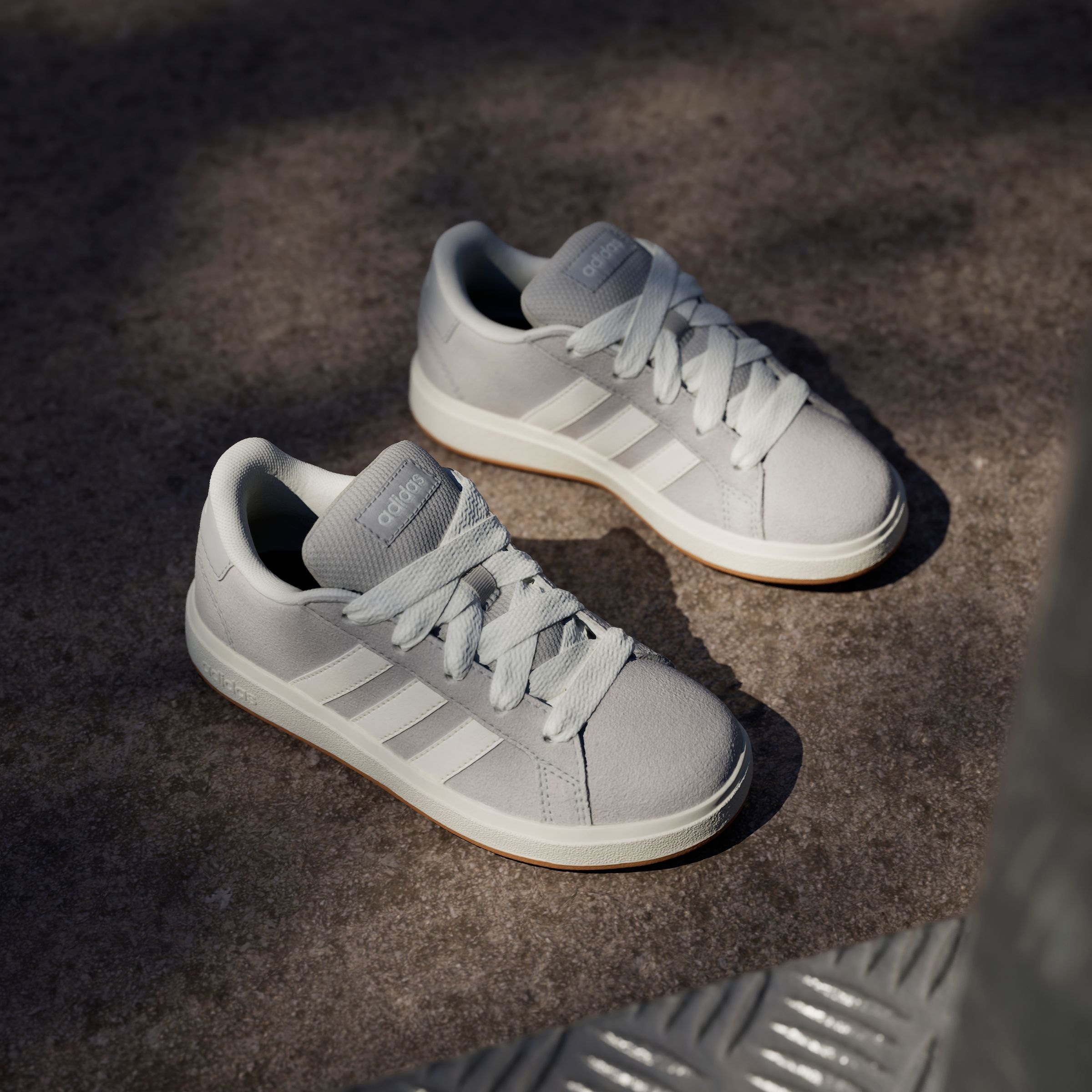 adidas Sportswear Sneaker »GRAND COURT 00S KIDS«, Design auf den Spuren des adidas Superstar