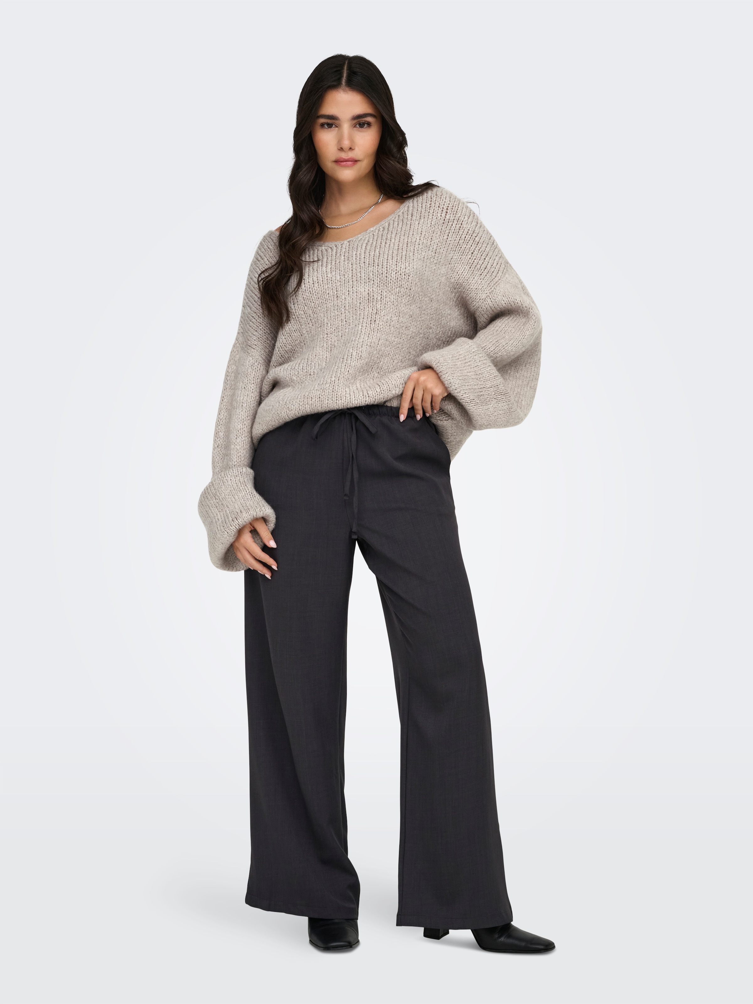 JDY V-Ausschnitt-Pullover »JDYDINEA L/S REVERSIBLE PULLOV. KNT NOOS«, der V-Ausschnitt kann vorn und hinten getragen werden
