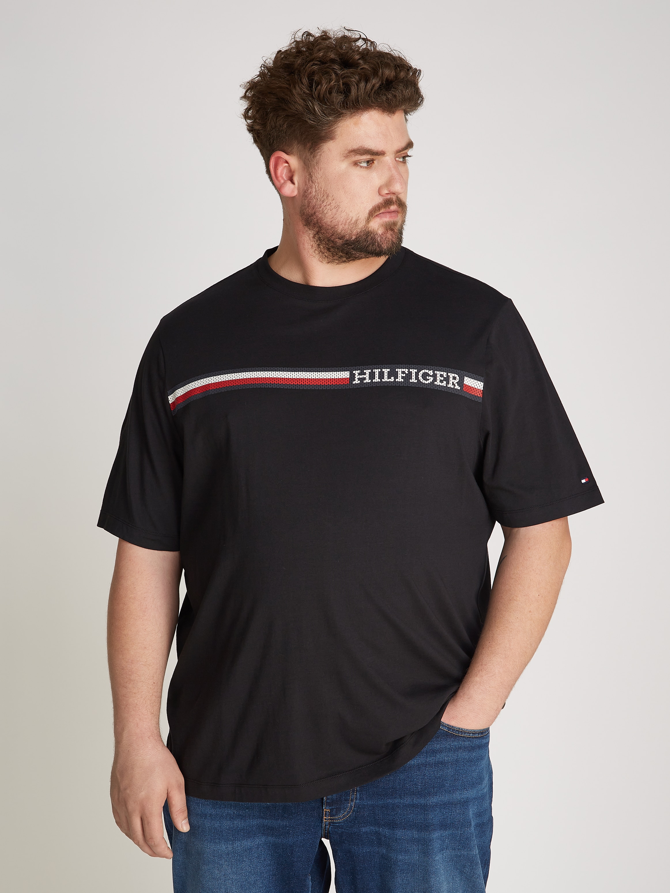 T-Shirt »BT-CHEST STRIPE TEE-B«, Große Größen mit Logostickerei