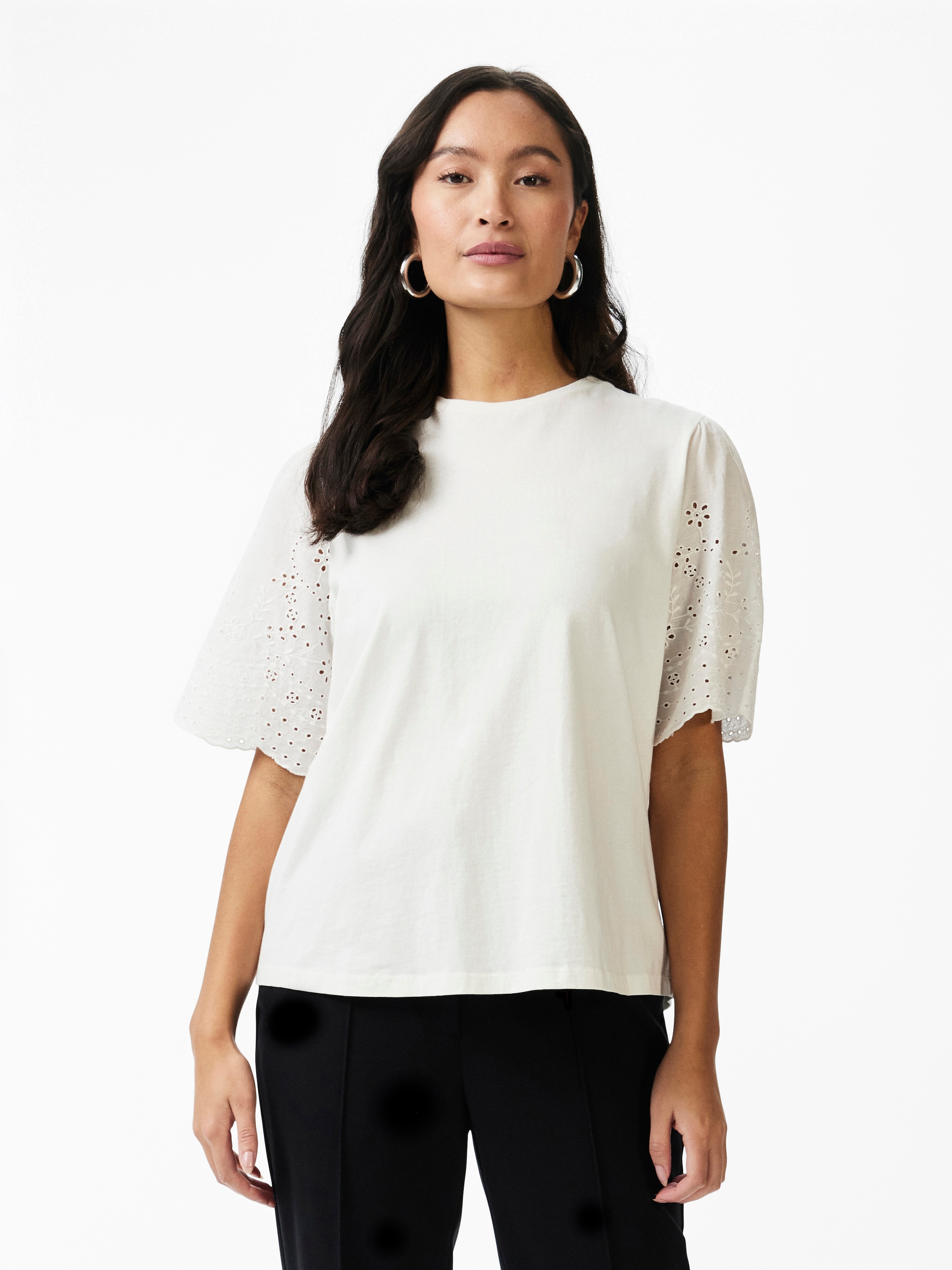 Y.A.S Kurzarmshirt »YASLEX SS TOP W. EMB SLEEVES S. NOOS« mit Lochstickerei