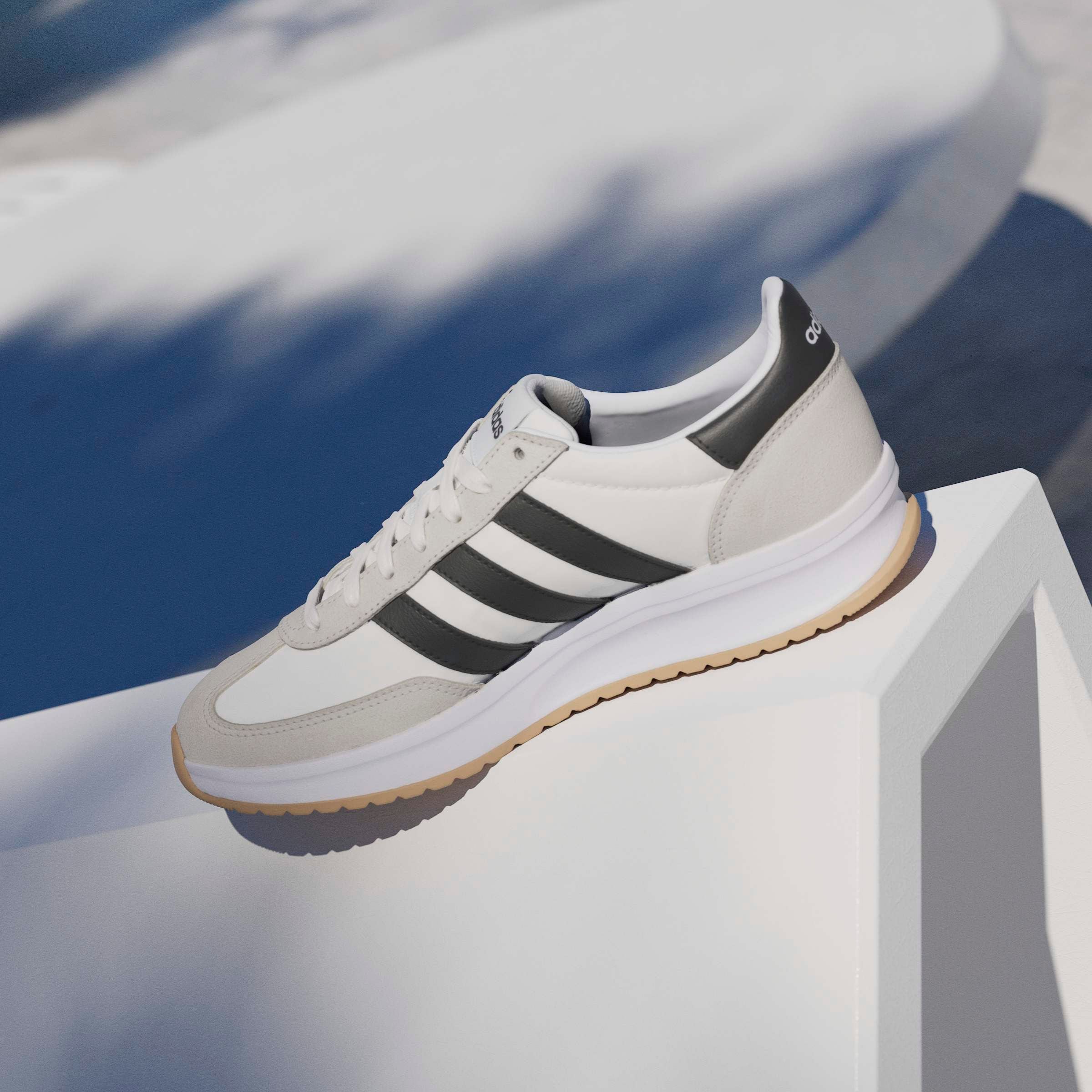 adidas Sportswear Sneaker »RUN 70S 2.0«, inspiriert vom Design des adidas SL72