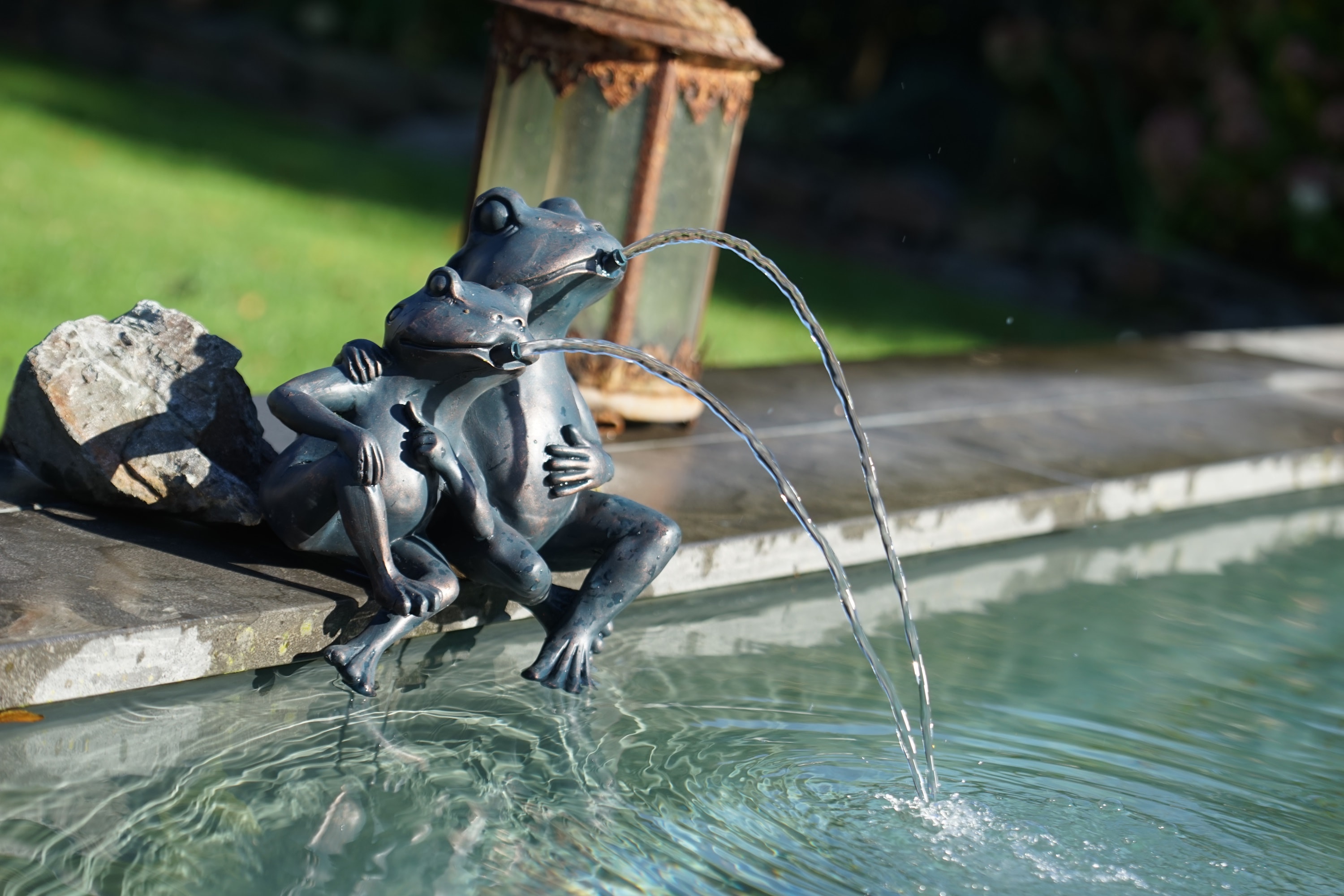 Ubbink Wasserspeier "Zwei Frösche" 2-strahlig, aus leichtem Material, ohne Schlauch und Pumpe