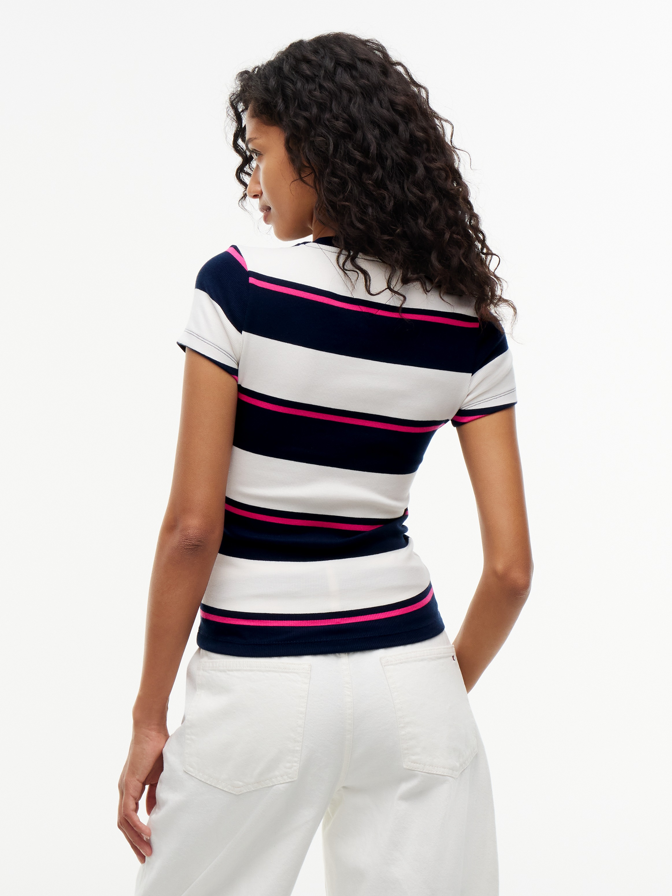 Tommy Jeans Rundhalsshirt »TJW SLIM RIB SCRIPT SS TEE« Baumwollmischung, slim fit, figurbetont, in gerippter Struktur