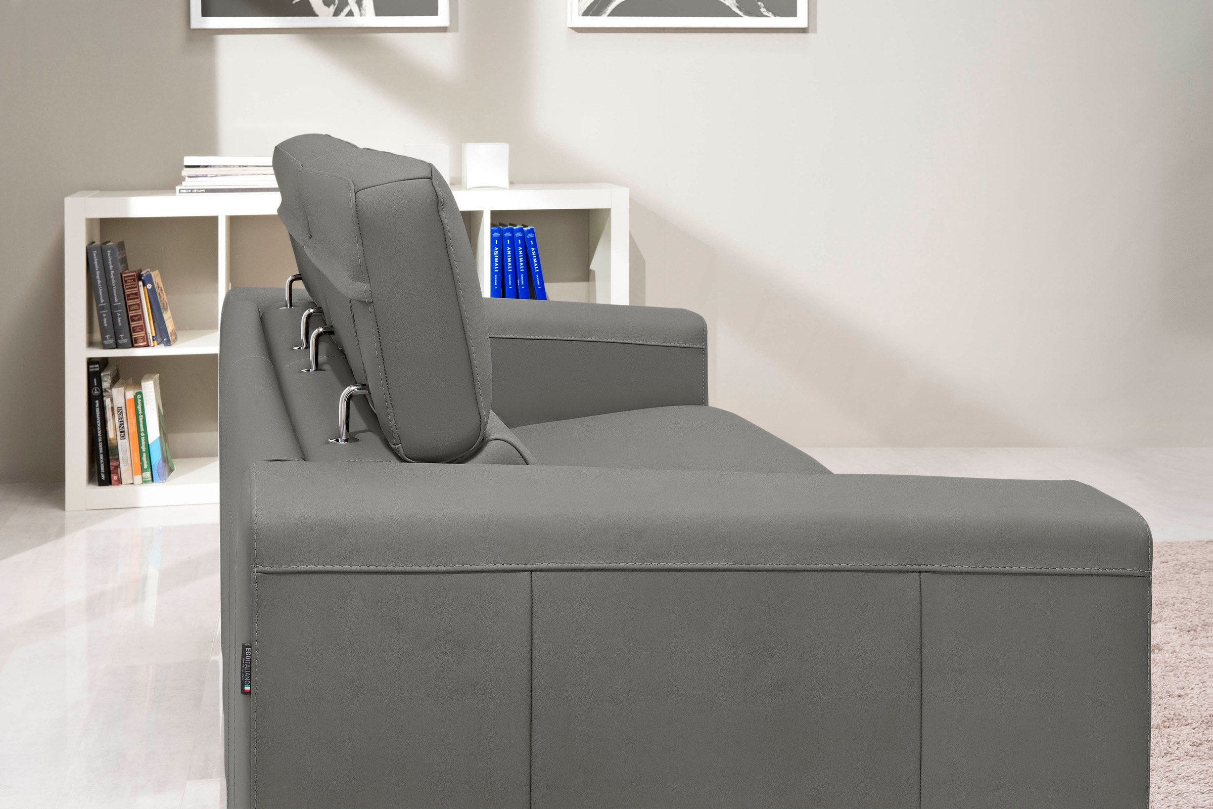 Egoitaliano Schlafsofa »Cabiria, Design und super Sitz- und Liegekomfort«, Sofa inkl. Schlaffunktion, Kopfteile verstellbar, mit Metallfüßen