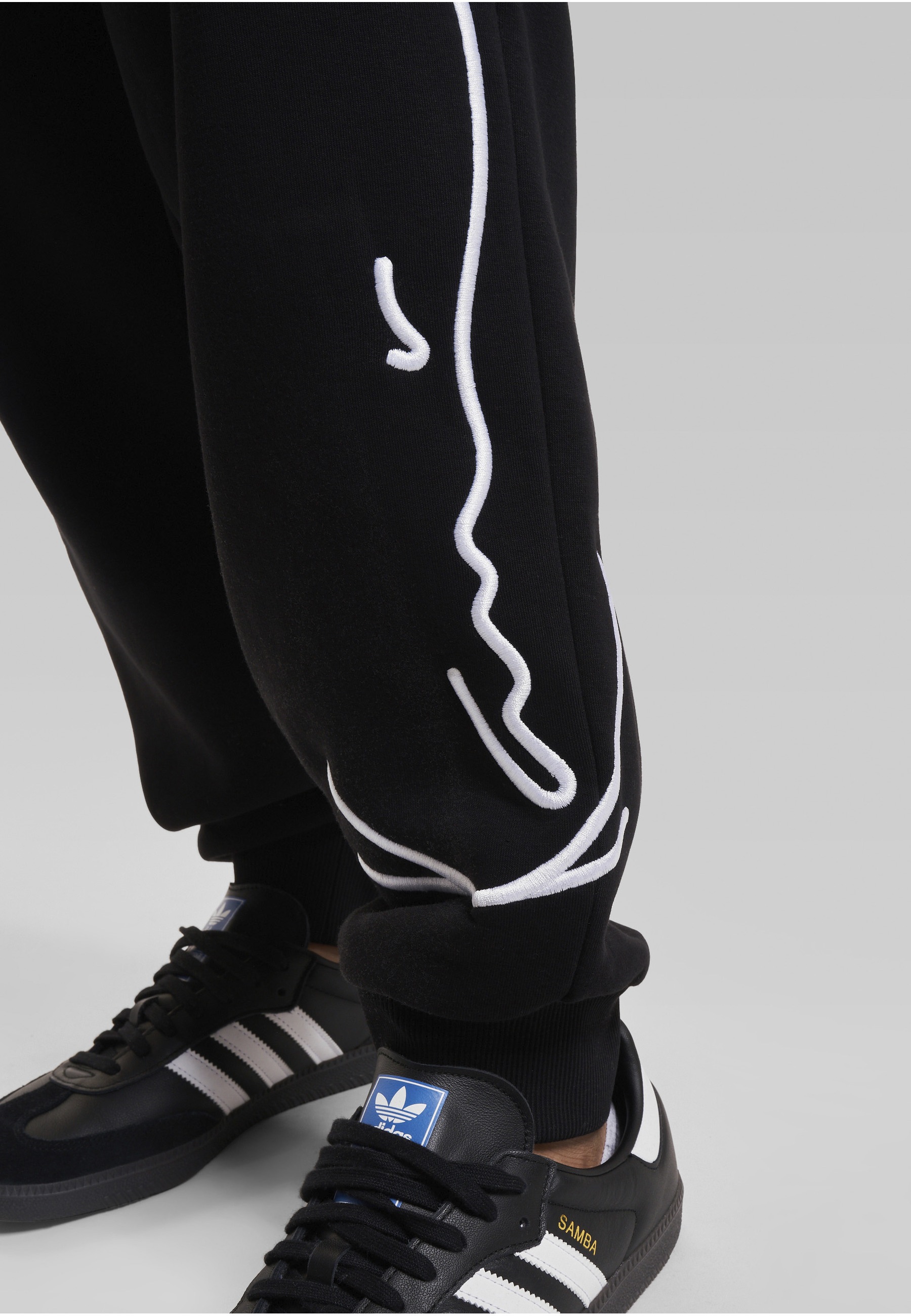 Karl Kani Stoffhose »Karl Kani Herren KKMQ12007 SIGNATURE RETRO SWEATPANTS BLK«