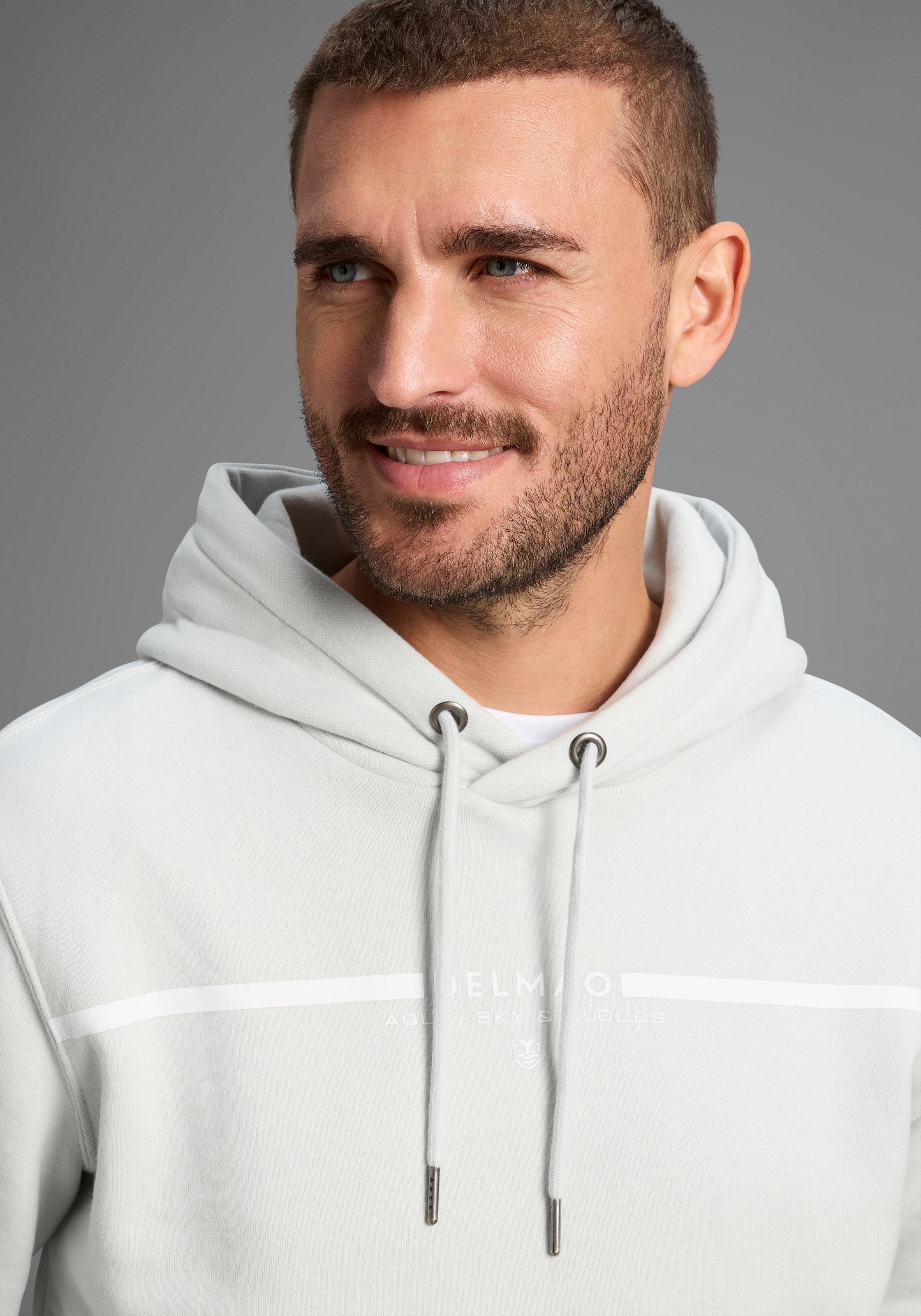 Thumbnail - DELMAO Kapuzensweatshirt, Langarm, lockere Passform, mit Print, mit Kapuze