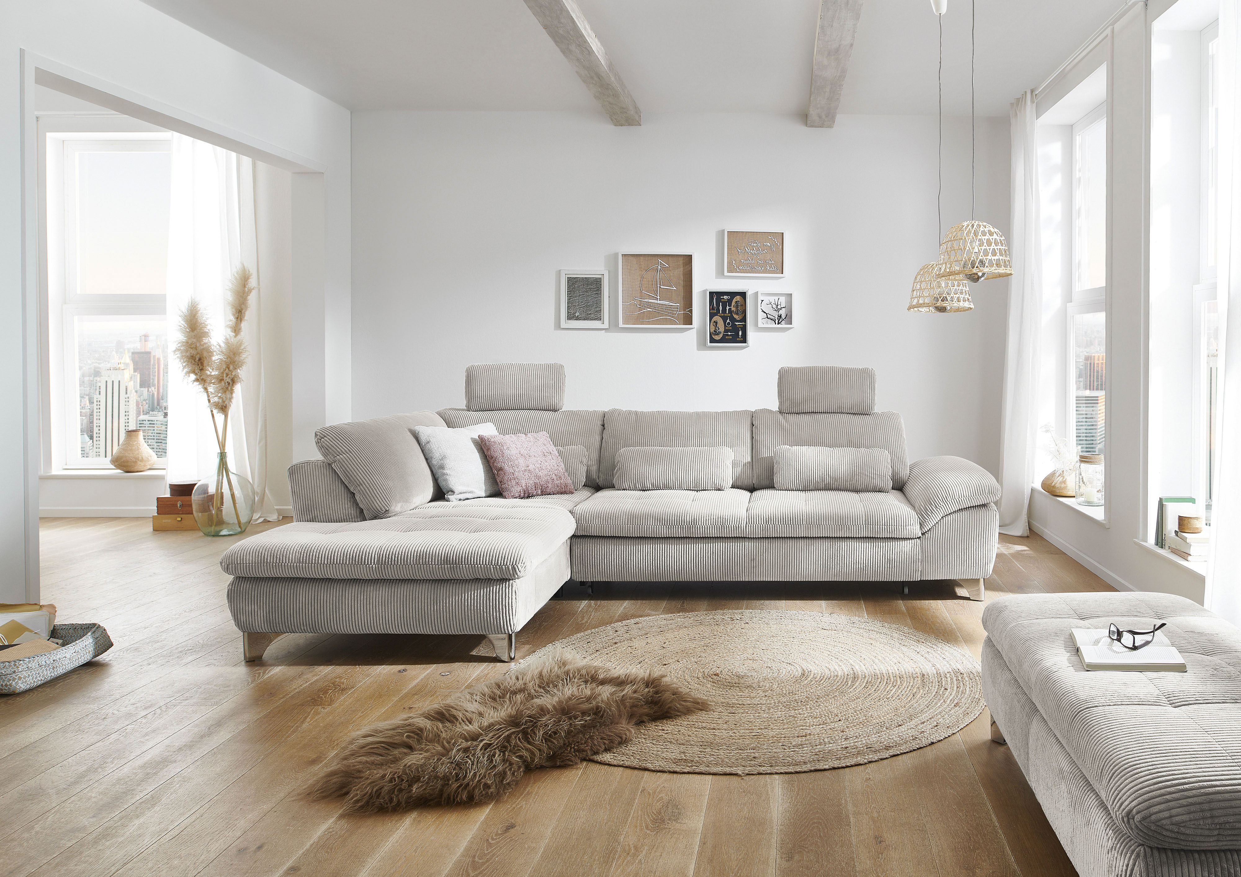 Die PlanBar Ecksofa "Ottomane MP-IN14007 L-Form, Breite 306 cm" wahlweise mit Schlaffunktion und verstellbaren Kopfstützen, in Cord