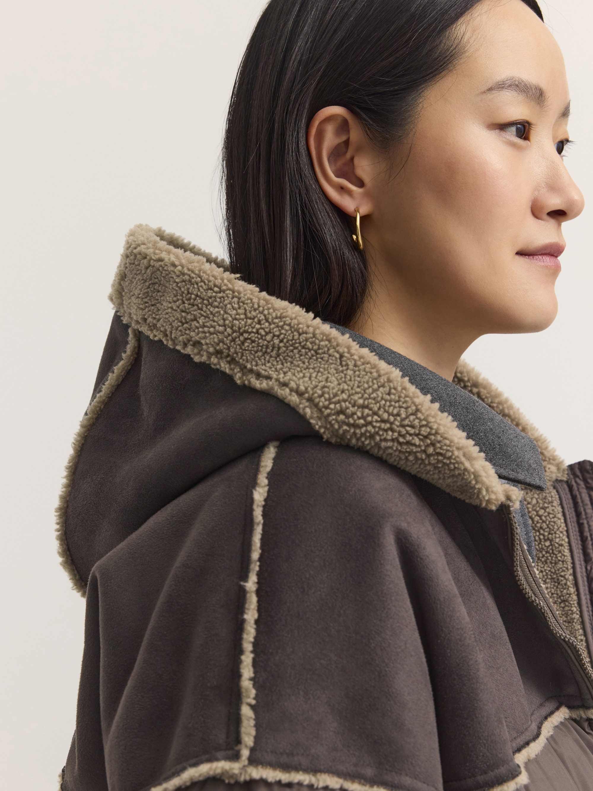 bugatti Kurzjacke »Regular Fit« mit Kapuze Regular Fit Sorona Kapuze Materialmix