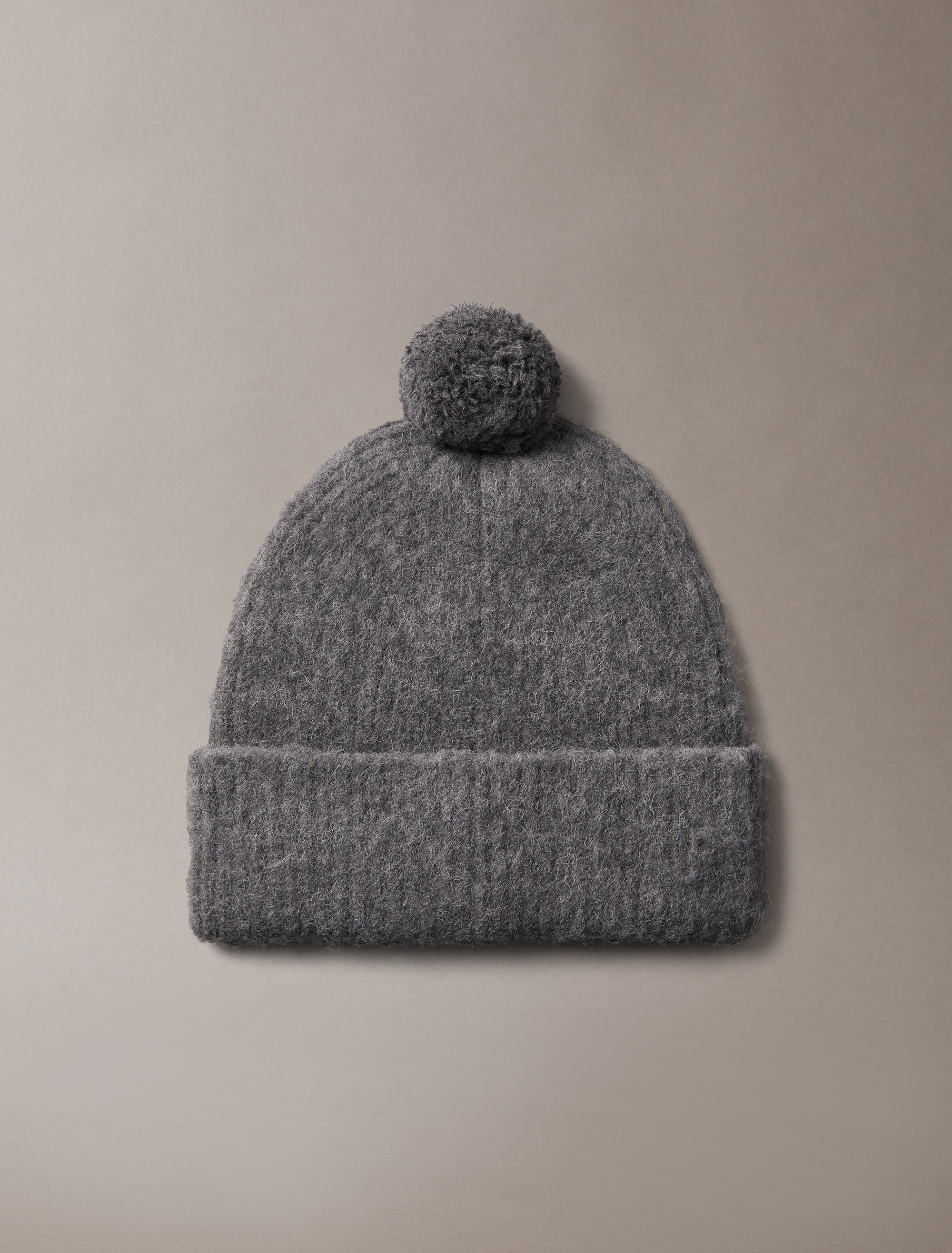 Calvin Klein Bommelmütze "EMBLEM BRUSHED POMPOM BEANIE" Perfekt für den All günstig online kaufen