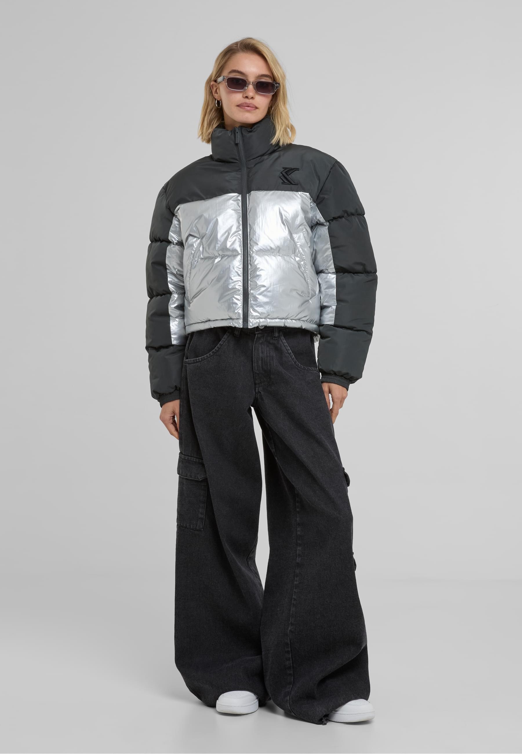 Karl Kani Winterjacke »Karl Kani KK Og Metallic Block Crop Puffer Jacket metallic«, (1 St.), ohne Kapuze