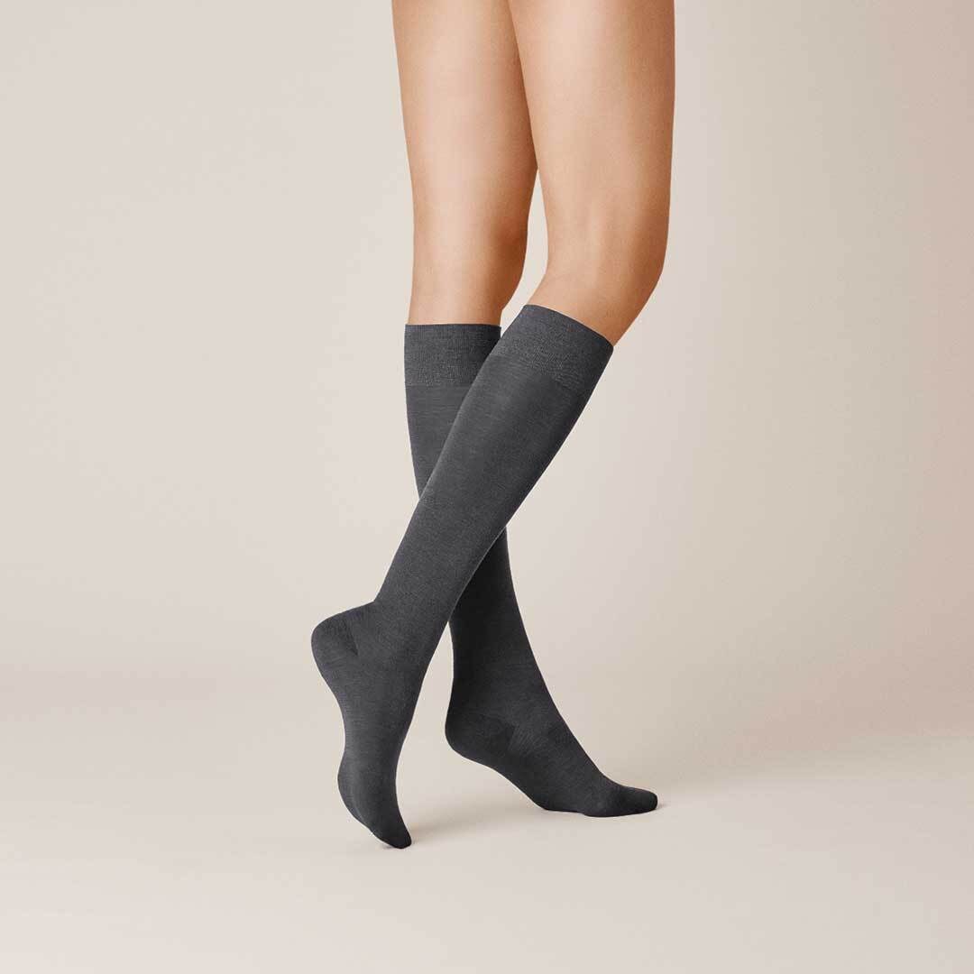 KUNERT Damen Kniestrümpfe "Kniestrumpf Sensual Cotton", Gr. 39, weiß, Obermaterial: 62% Baumwolle CO. 33% Polyamid PA. 5% Elasthan EL., Socken