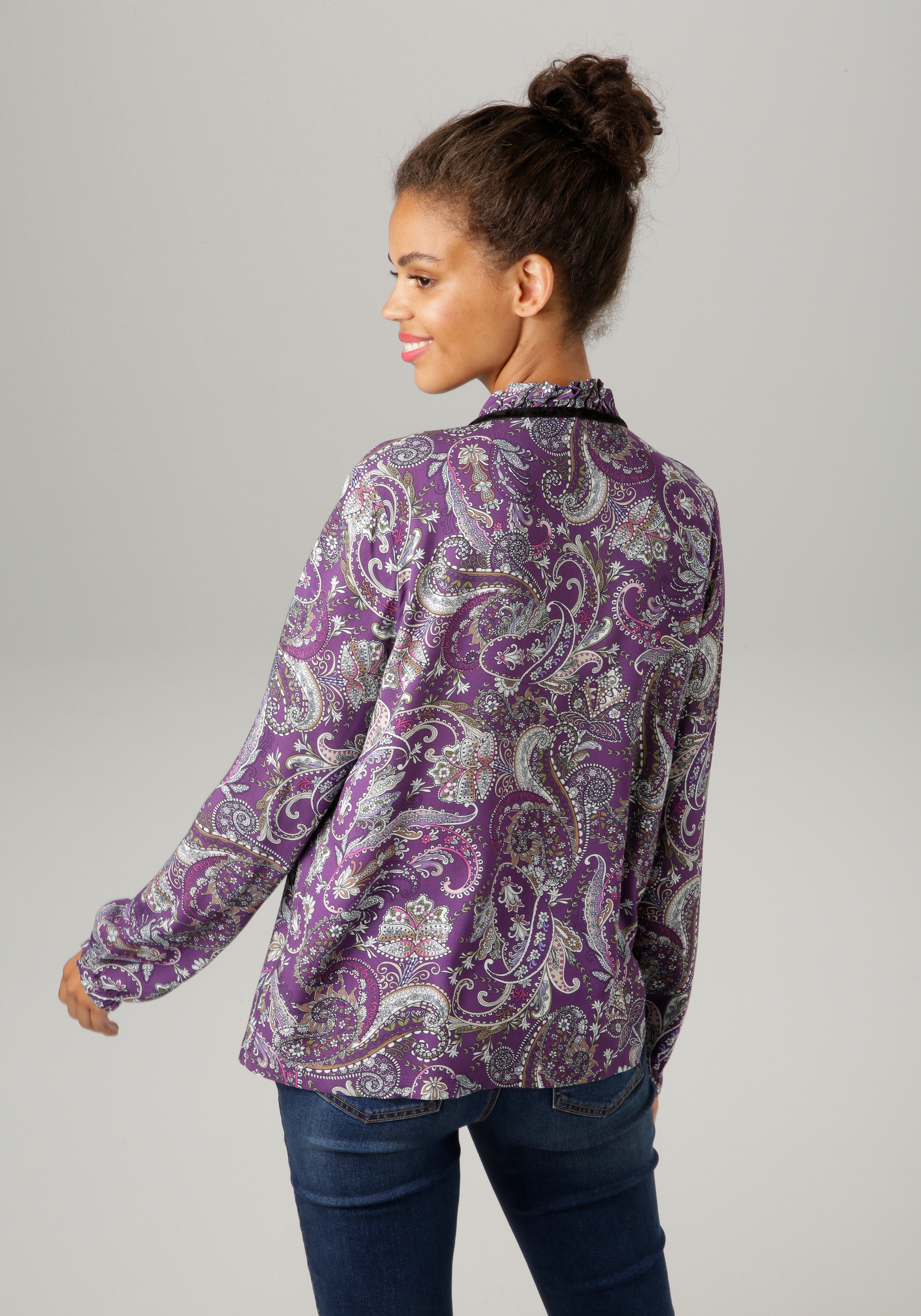 Aniston CASUAL Schlupfbluse, mit großflächigem Paisley-Druck
