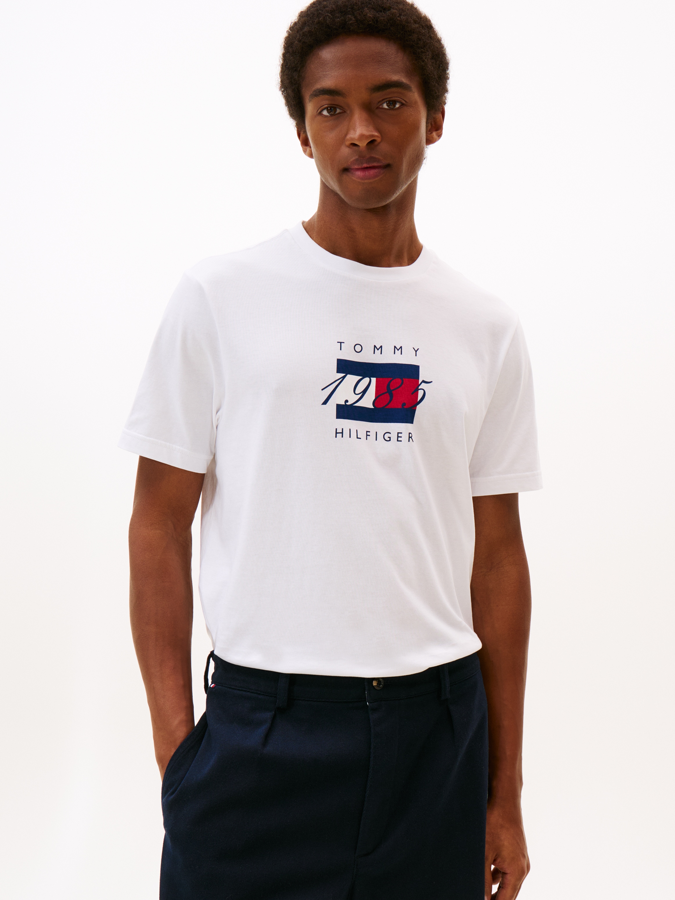 Tommy Hilfiger T-Shirt "LINEAR FLAG GRAPHIC", Rundhals, regular fit, Jersey günstig online kaufen