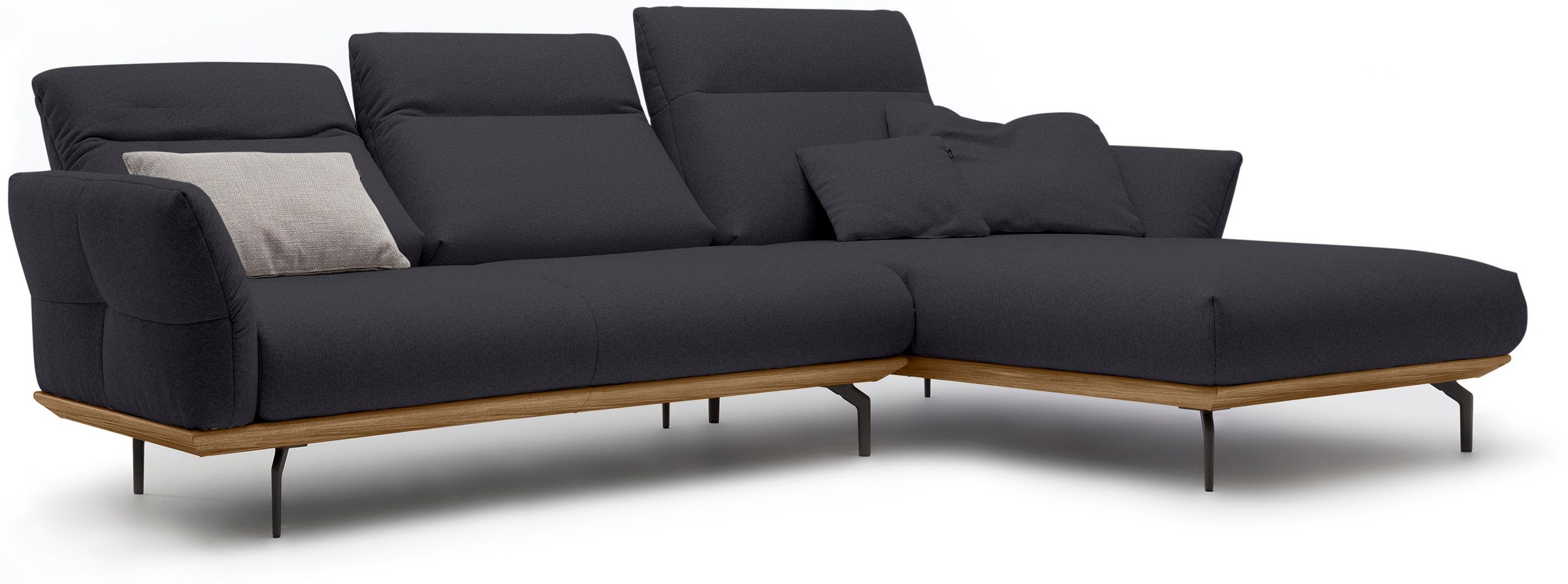 Creation BY ROLF BENZ Ecksofa »CR.460«, Sockel in Nussbaum, Winkelfüße in Umbragrau, Breite 298 cm