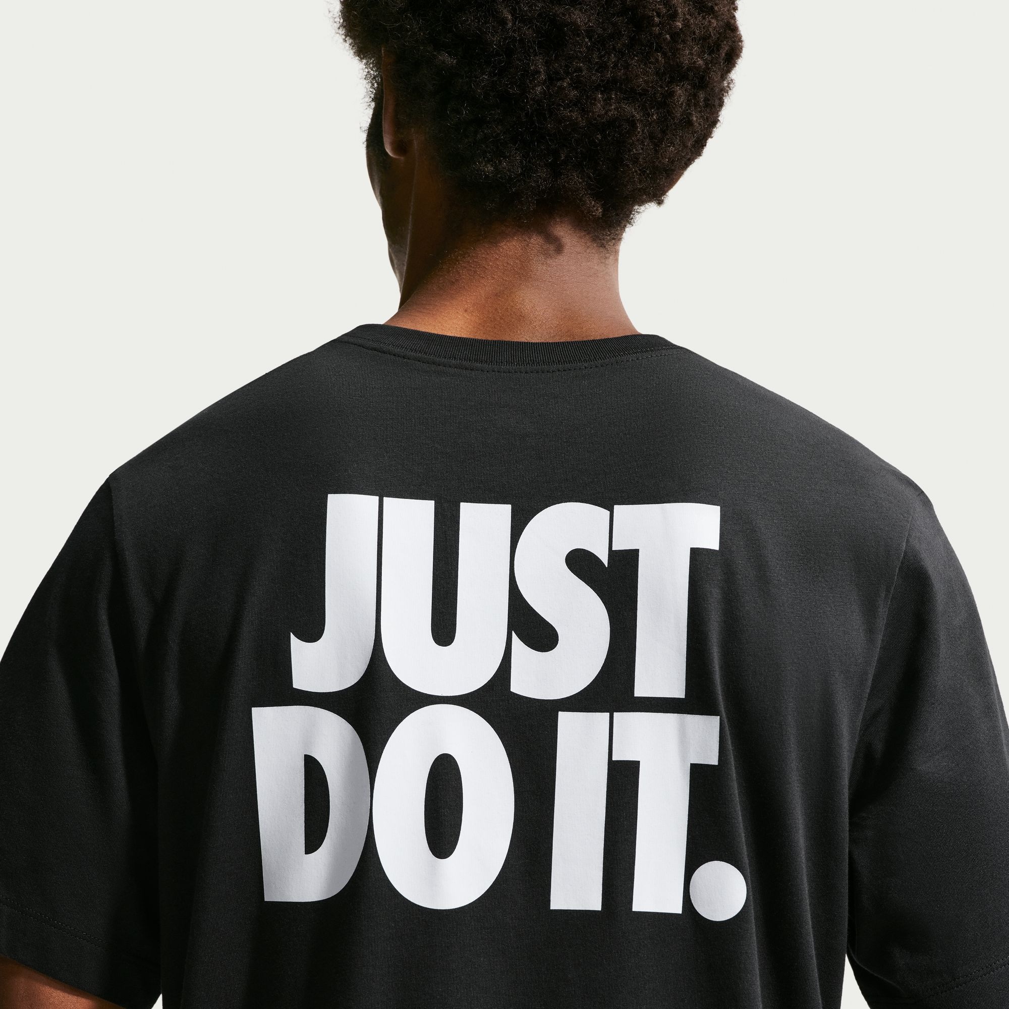Nike T-Shirt »Nike Sportswear T-Shirt« für Erwachsene, sportlich, mit coolem Rückenprint