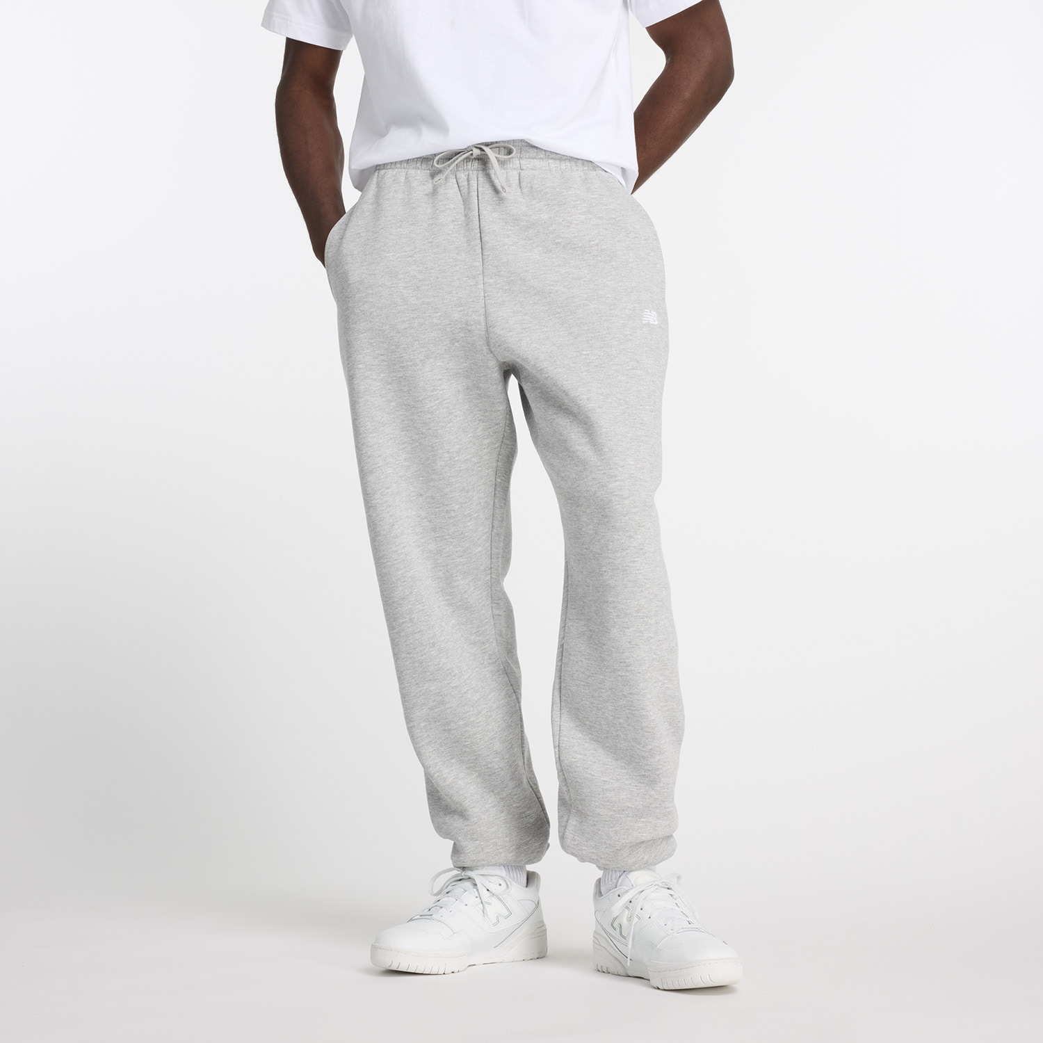 New Balance Jogginghose "SPORT ESSENTIALS FLEECE JOGGER" mit Eingrifftaschen, aus Fleece, lockere Passform