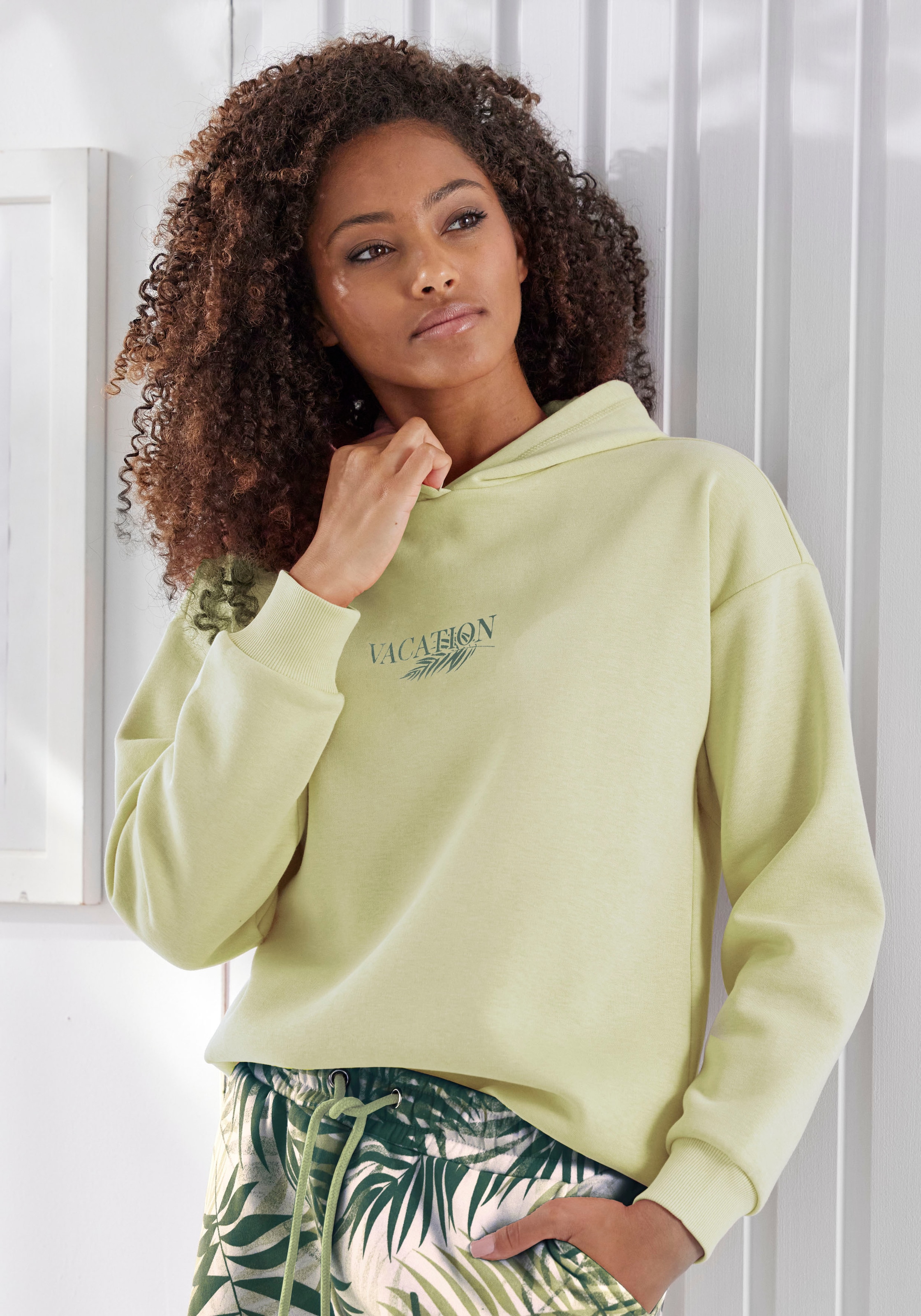 LASCANA Hoodie 1 Stk. tlg. Kapuzensweatshirt, Loungeshirt mit Frontprint, L günstig online kaufen