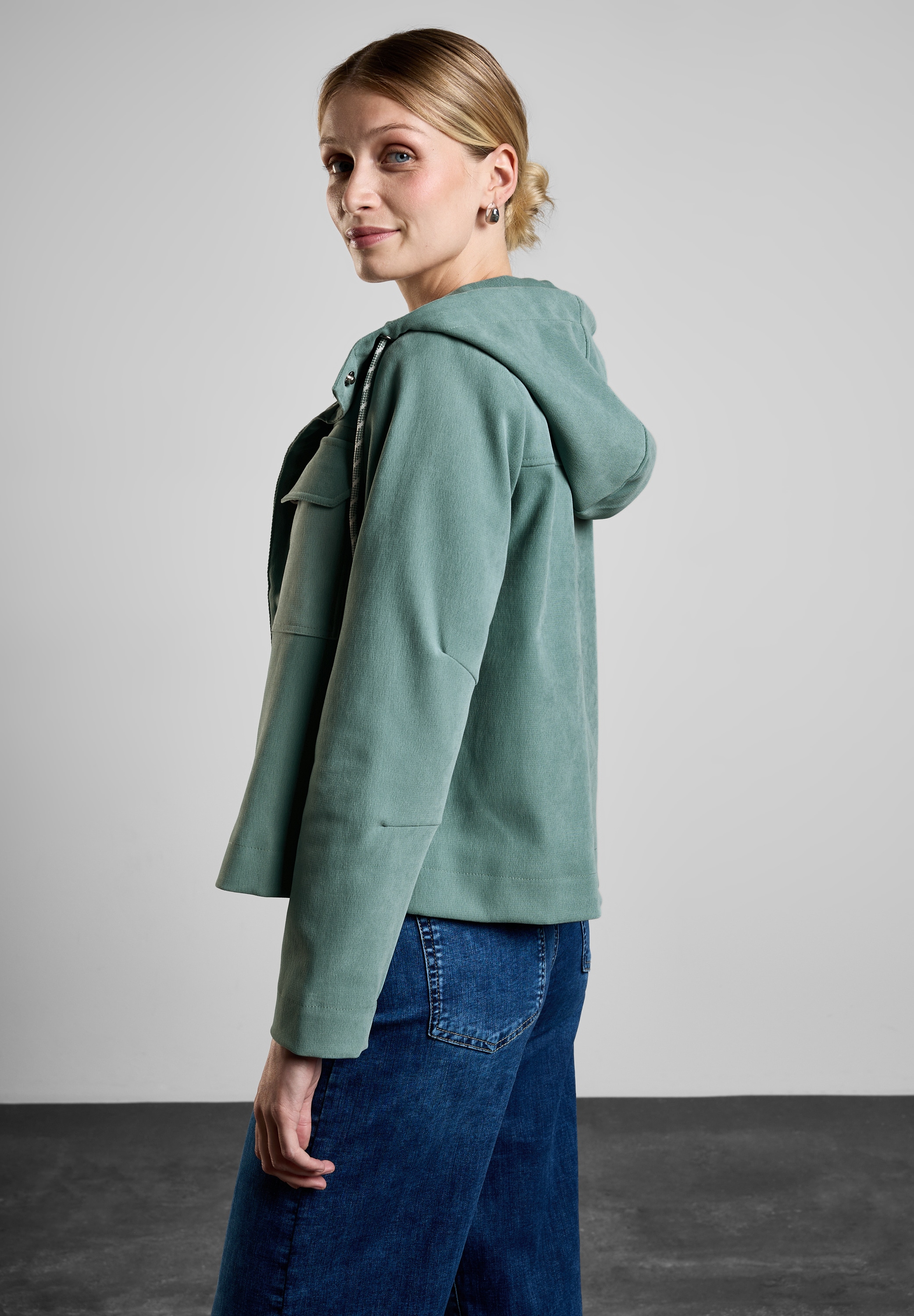 STREET ONE Kurzjacke, mit Kapuze, in angenehmen Materialmix günstig online kaufen