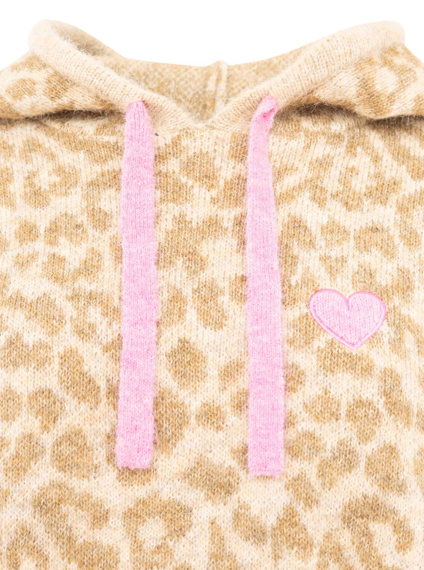 Zwillingsherz Strickpullover »"WILD HEART"« Leomuster, Kapuze, Statement Schriftzug, farbige Akzente, oversize