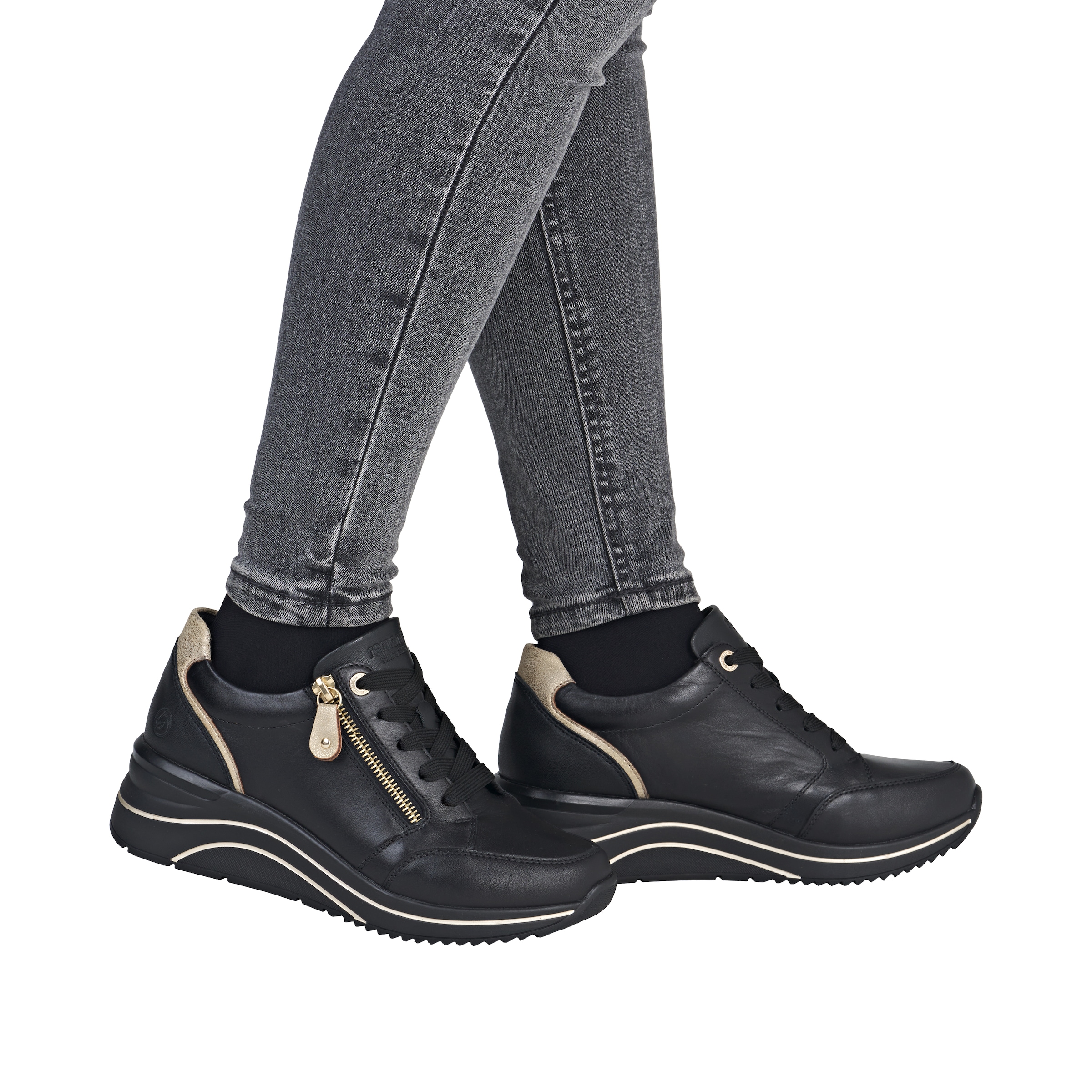 Remonte Keilsneaker, Freizeitschuh, Halbschuh, Schnürschuh mit goldfarbenem Logoanhänger