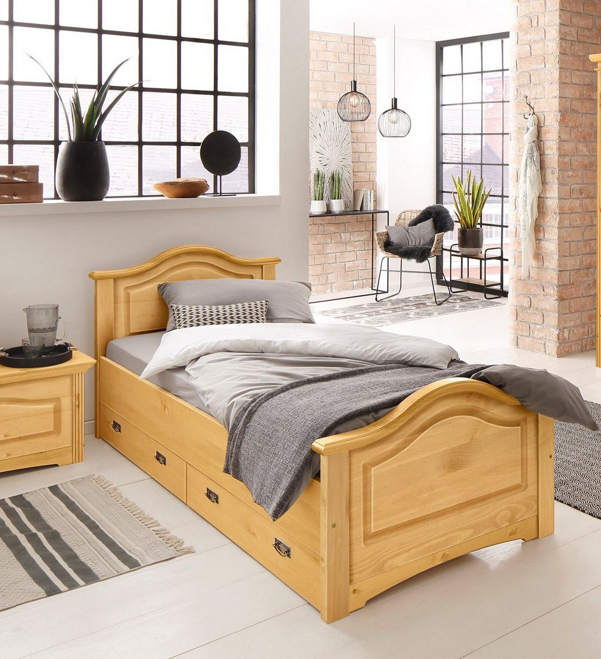 OTTO home Massivholzbett "Konrad, Stauraumbett, Messinggriffe, rustikaler L günstig online kaufen
