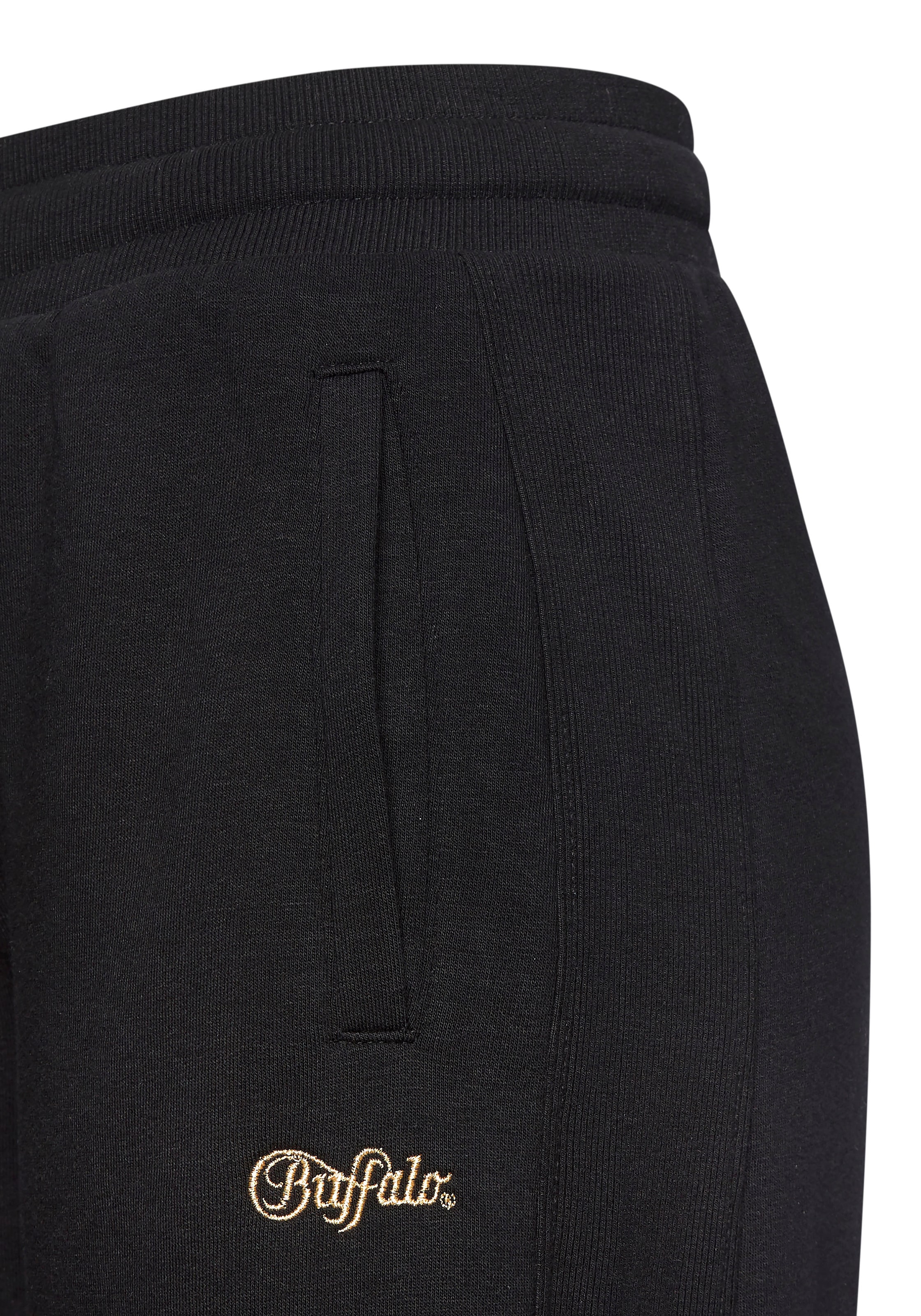 Buffalo Sweathose, mit aufwendiger Logostickerei