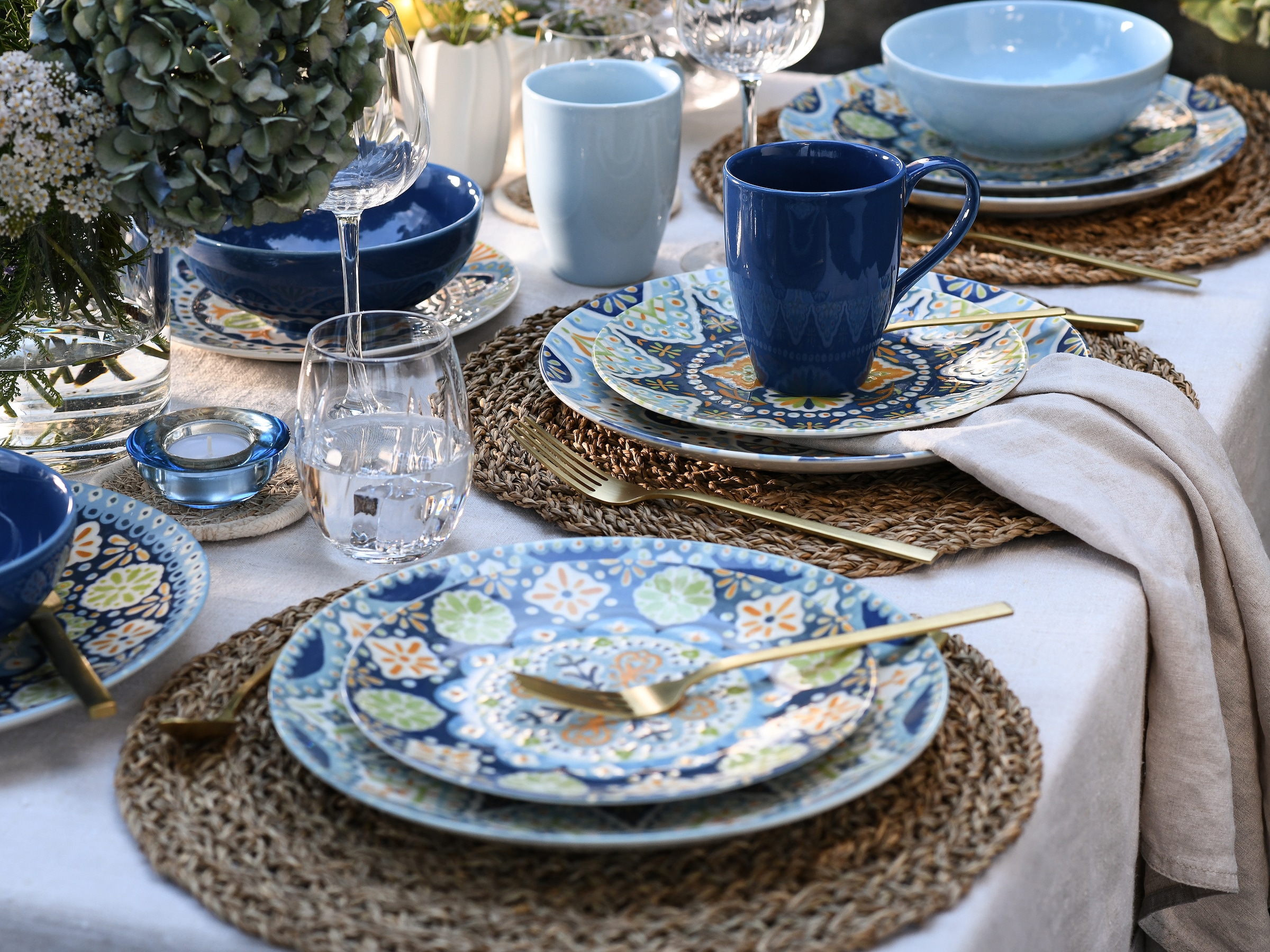 CreaTable Kombiservice »Patio, Geschirr-Set, 16-tlg.« Hellblaue und blaue Farbglasuren, Hochwertiges Steinzeug