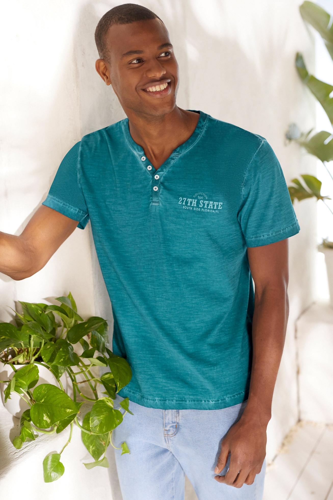 bonprix Henleyshirt Regular fit, Kurzarm, aus Baumwolle, Fade Out Look