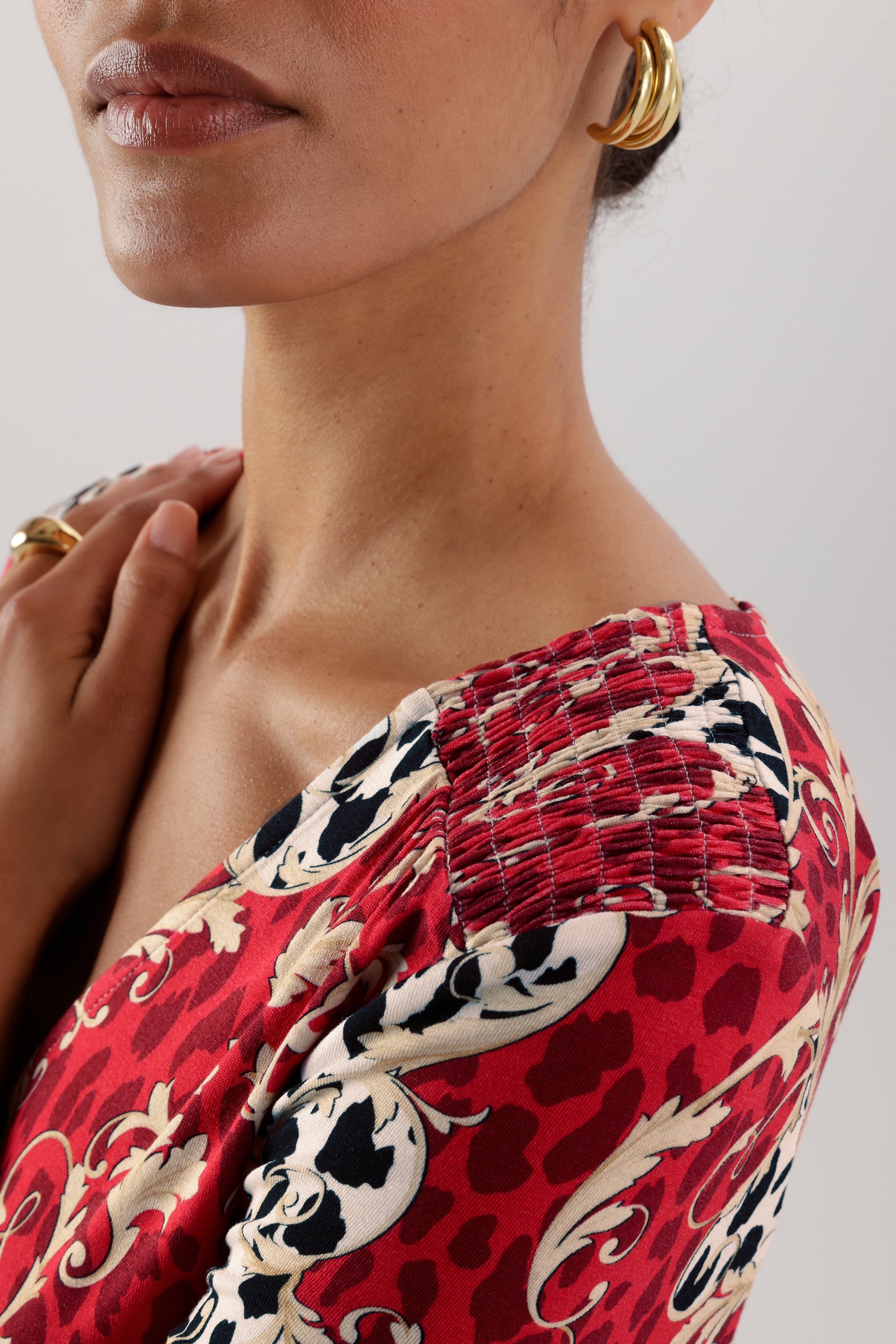 Aniston SELECTED Midikleid mit Smok-Details und fantasievollem Leo-Print