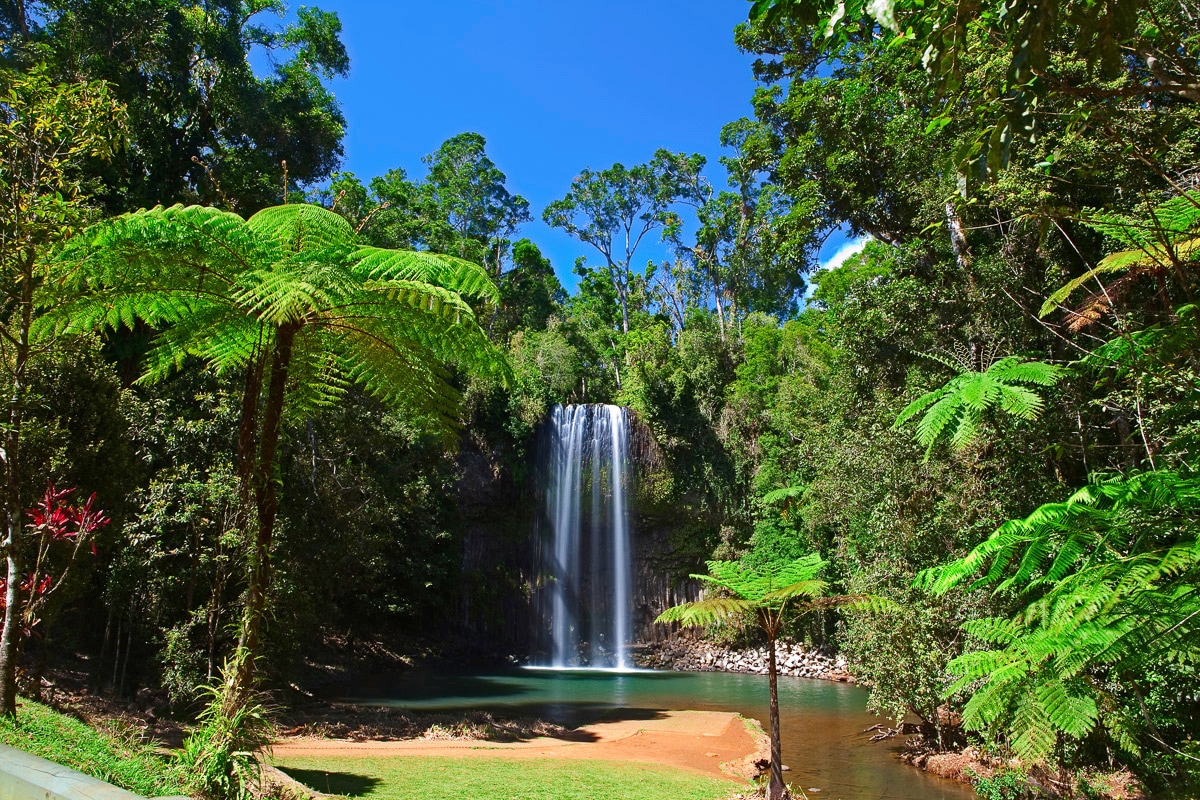 Fototapete »TASMANIEN LAGUNE MIT WASSERFALL«