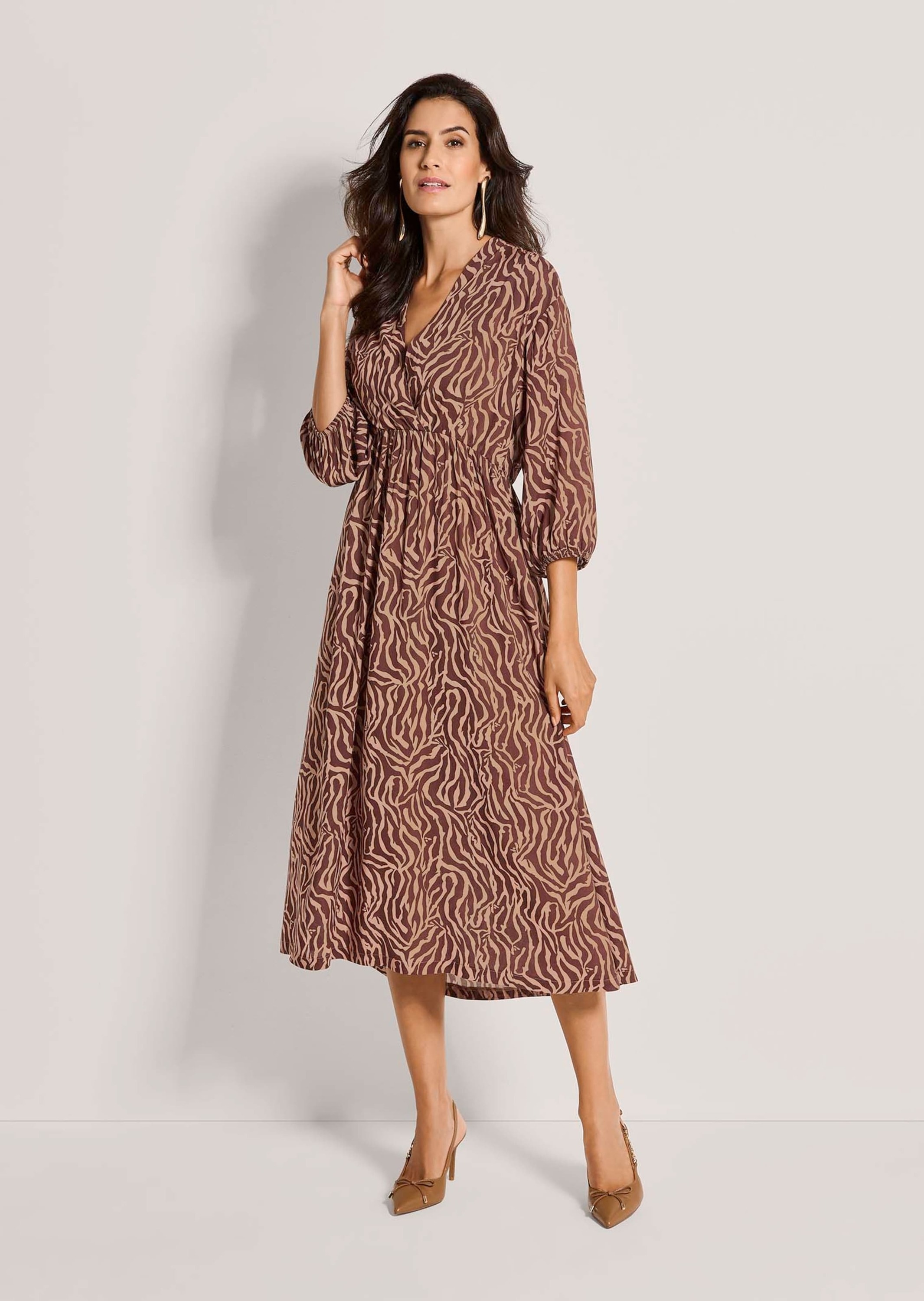 MADELEINE Midikleid "Sommerkleid Wickelkleid mit Allover-Print" Wickeloptik günstig online kaufen