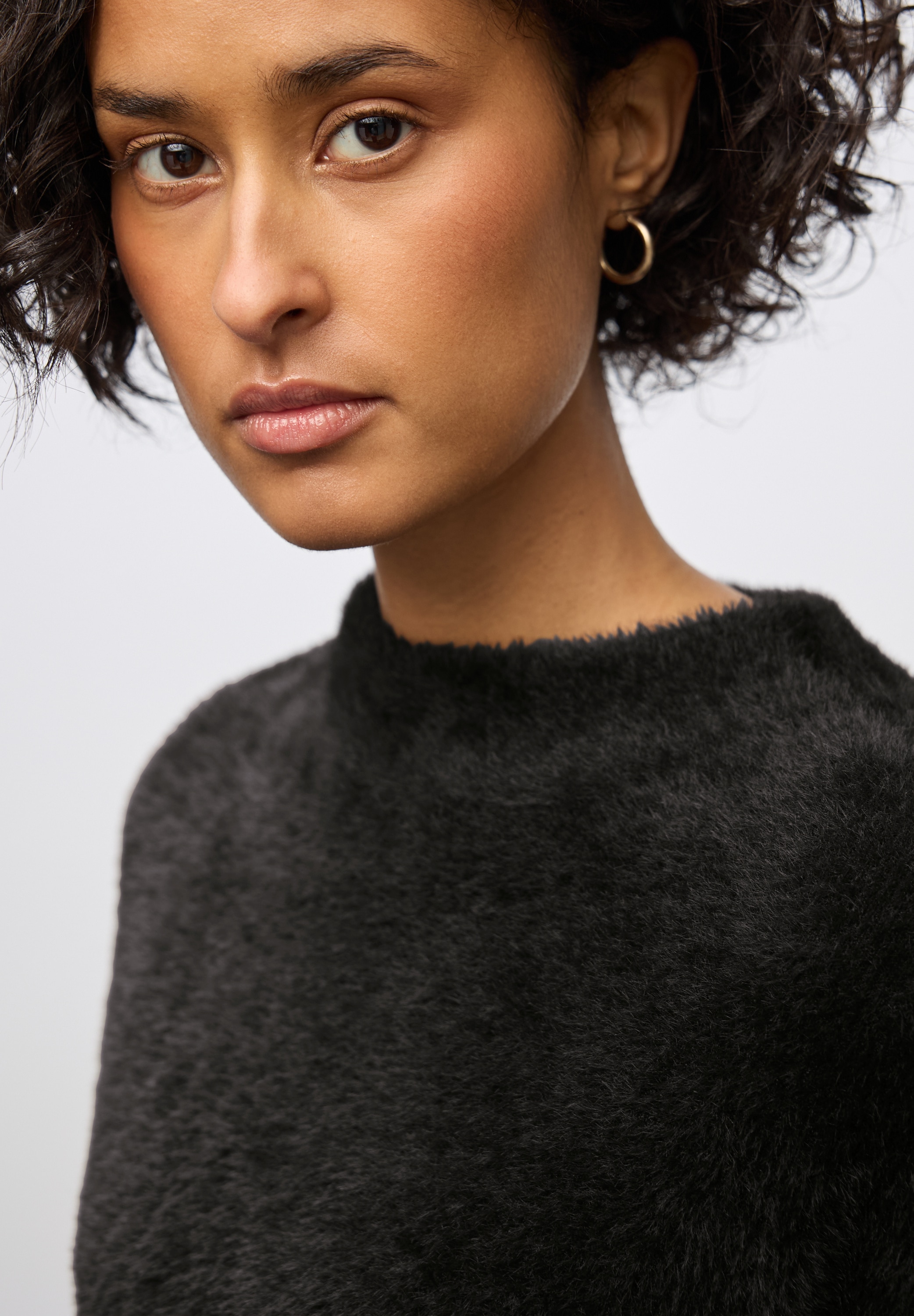 STREET ONE Stehkragenpullover aus softem Materialmix