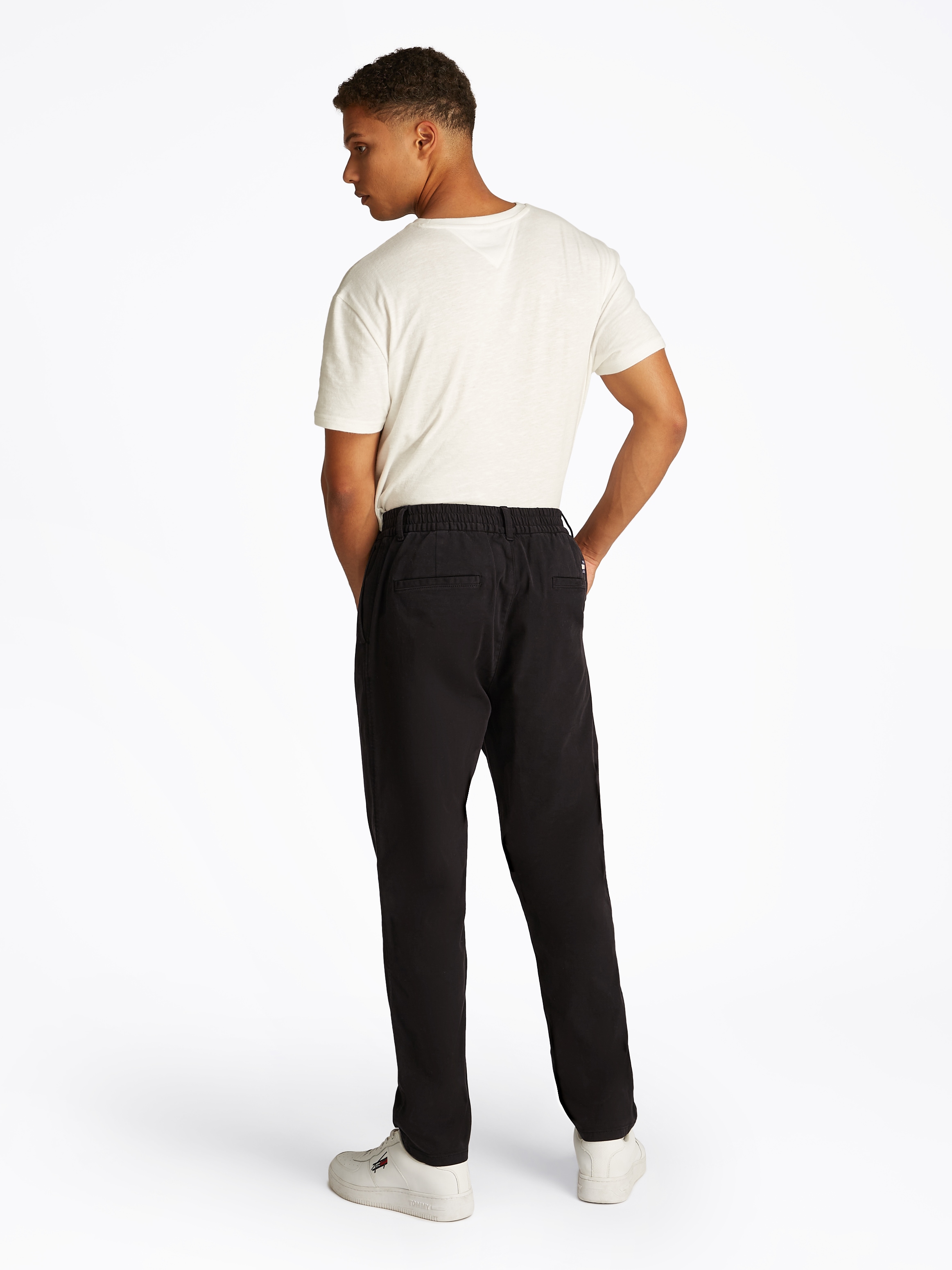 Tommy Jeans Chinohose »TJM CASUAL ELASTICATED PANT«, mit Bundfalten