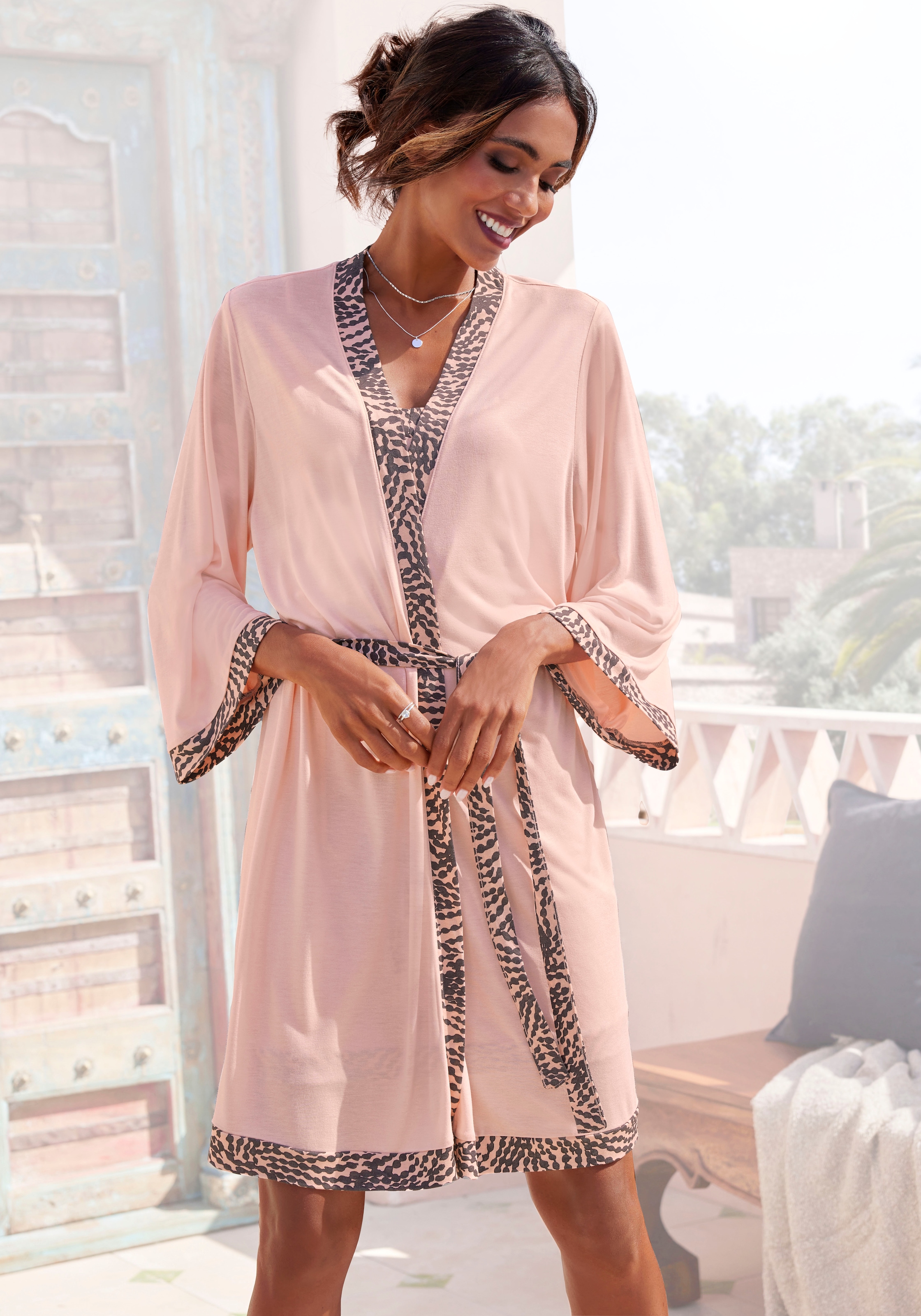 LASCANA Kimono 1-teilig, mit gemusterter Kontrastblende günstig online kaufen