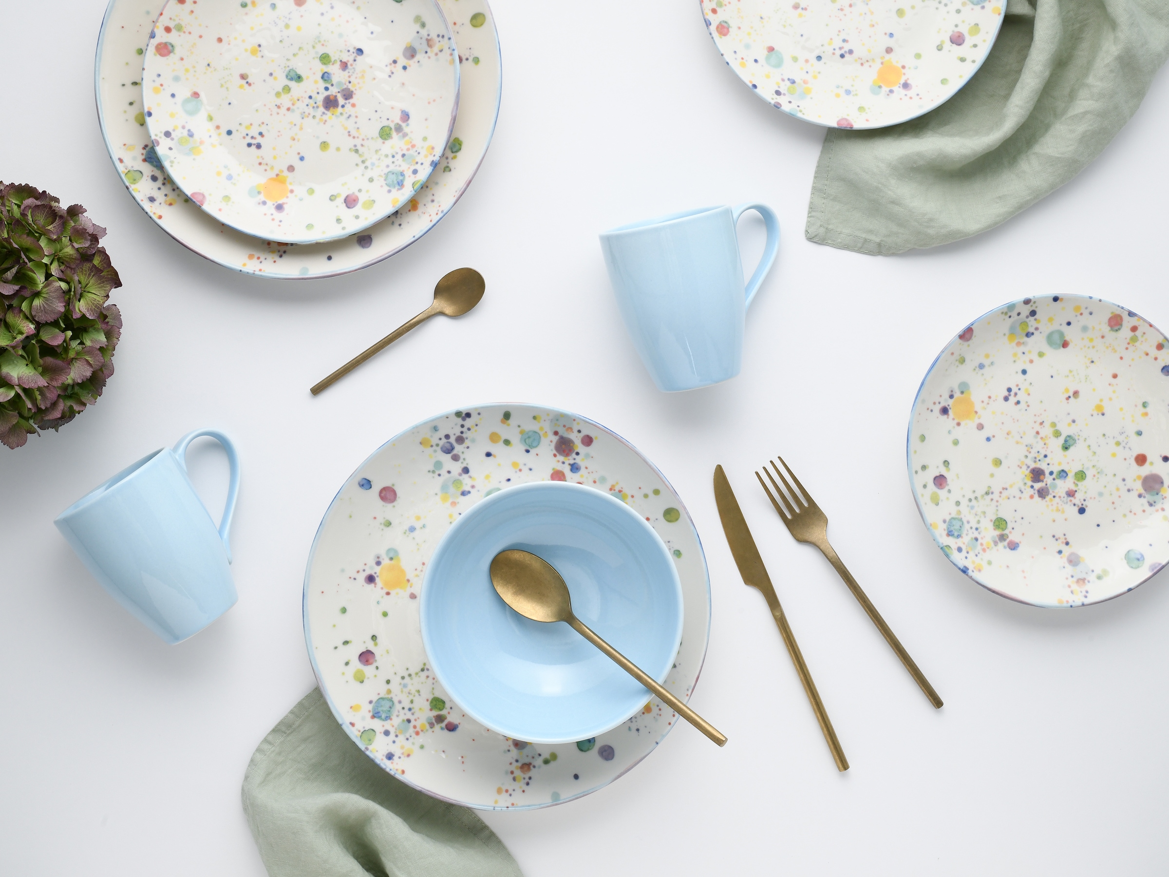 CreaTable Kombiservice »Candy Drops, Kombi-Service 16-tlg.«, (Set, 16 tlg.), Unregelmäßige bunte Punkte, Gute Laune Geschirr, Frisch, Freundlich
