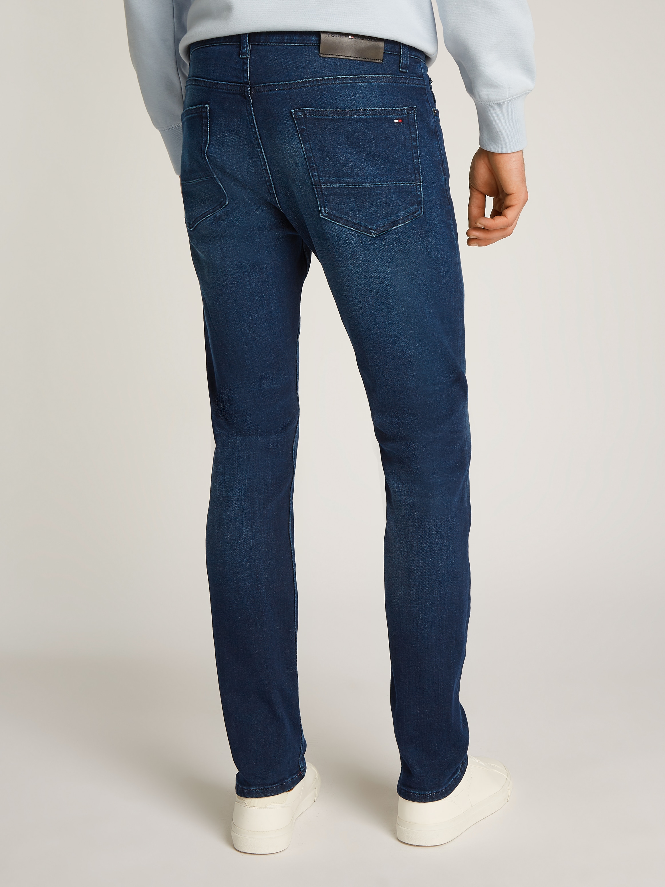 Tommy Hilfiger Slim-fit-Jeans "CORE BLEECKER", mit dezenter Waschung günstig online kaufen