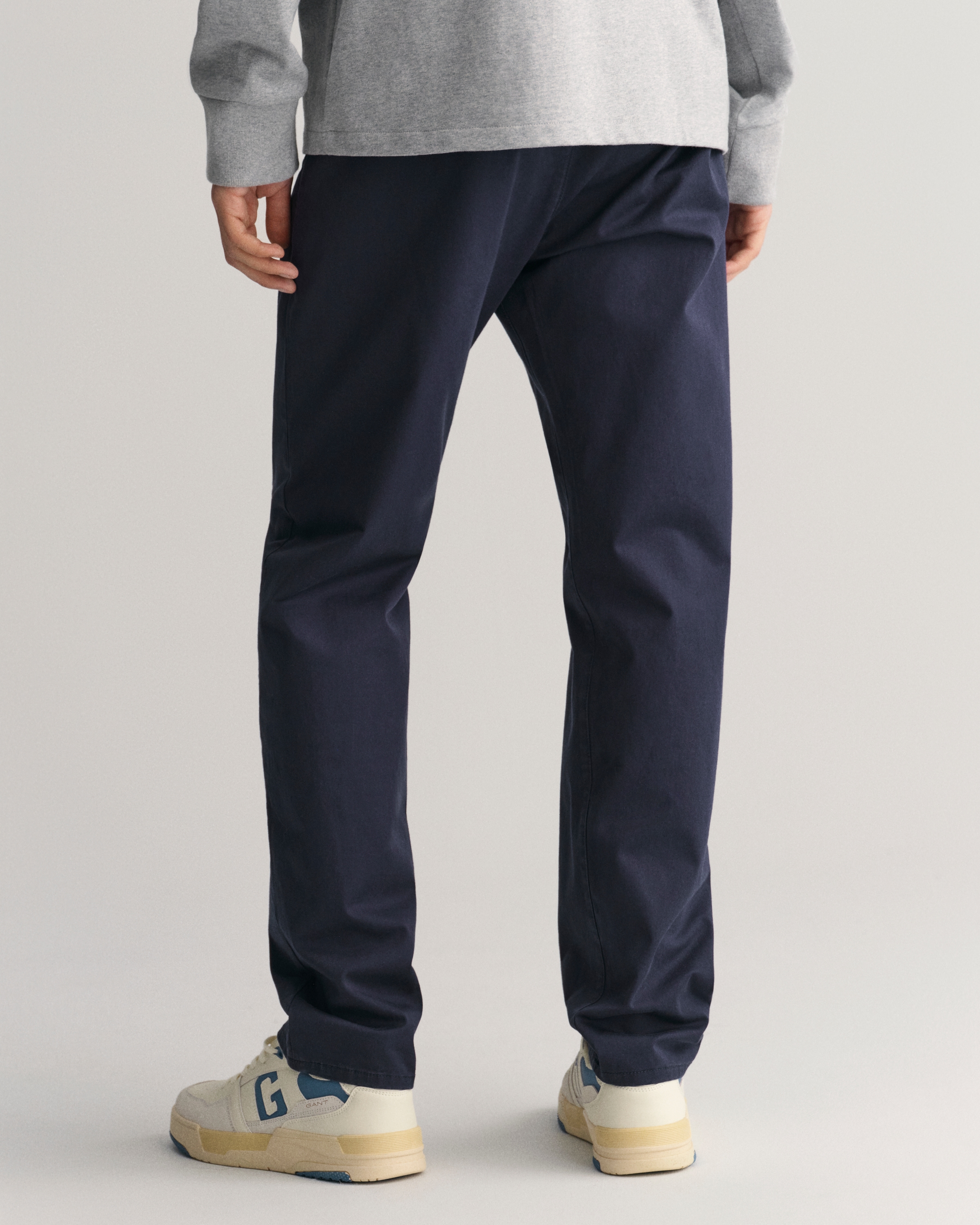 Chinohose »REGULAR TWILL CHINOS«, mit gefütterten Seitentaschen