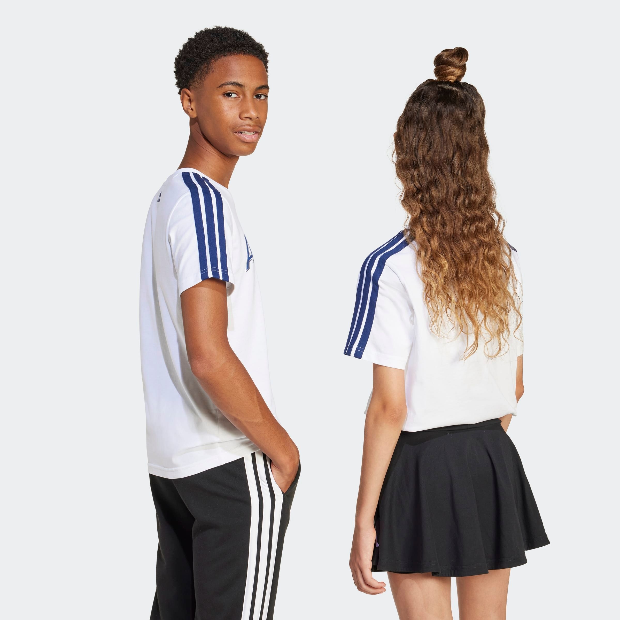 adidas Sportswear T-Shirt »J C COLLEG TEE« mit auffälliger Grafik, bequeme Passform, aus Baumwolle